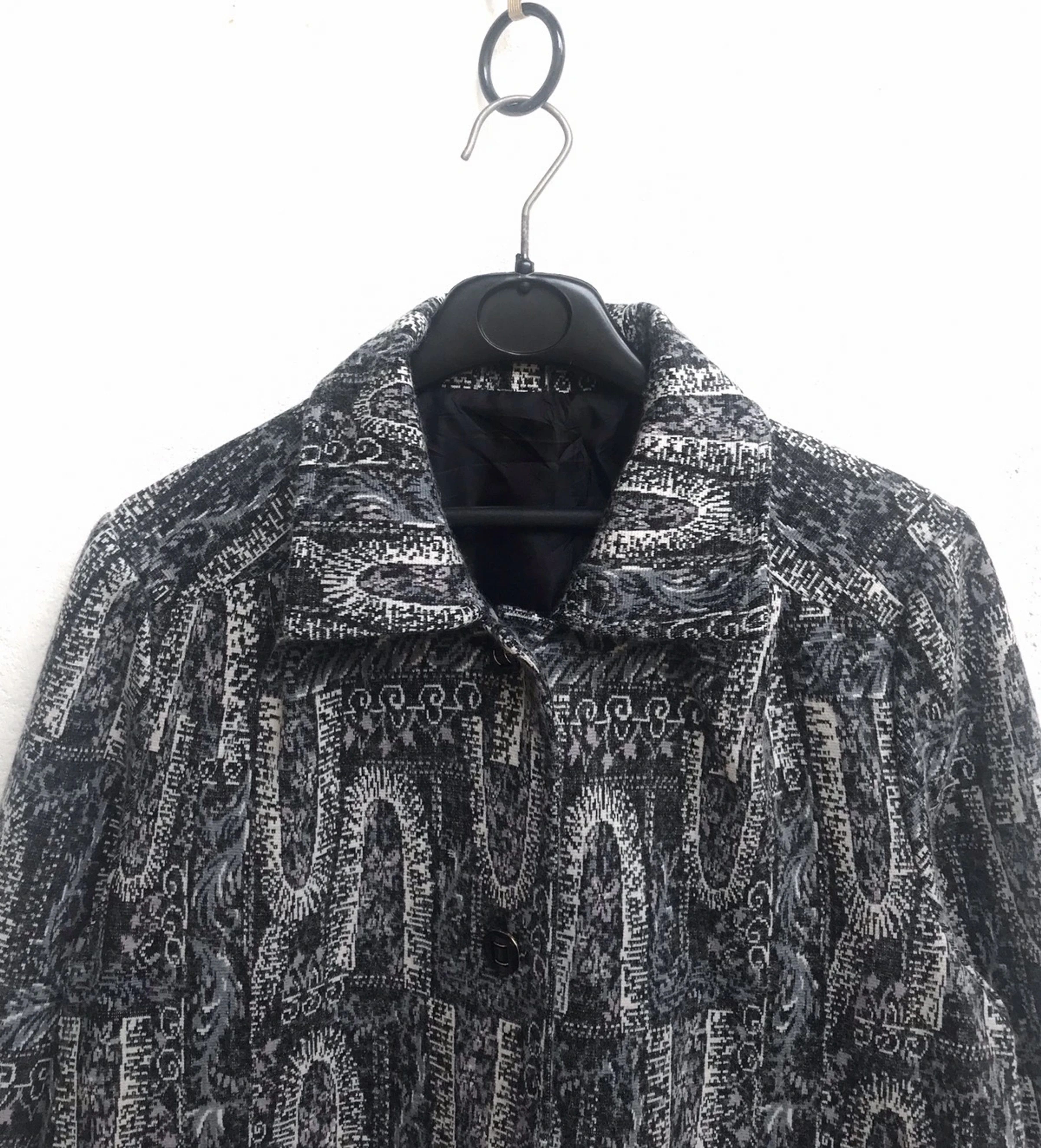 Japanese Brand Very Rare Pattern Button Light Jacket Size US M / EU 48-50 / 2 - 3 Thumbnail