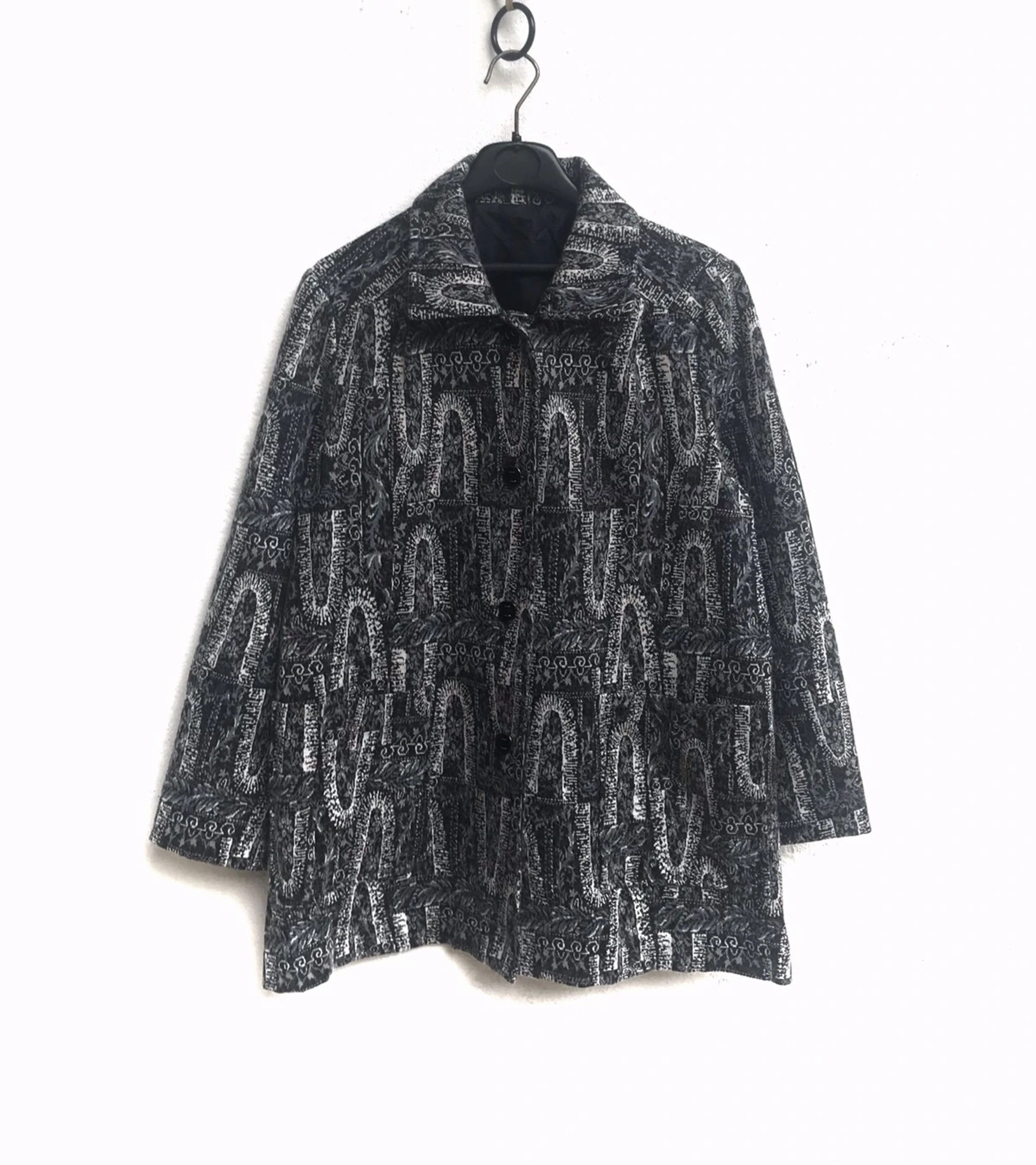 Japanese Brand Very Rare Pattern Button Light Jacket Size US M / EU 48-50 / 2 - 1 Thumbnail