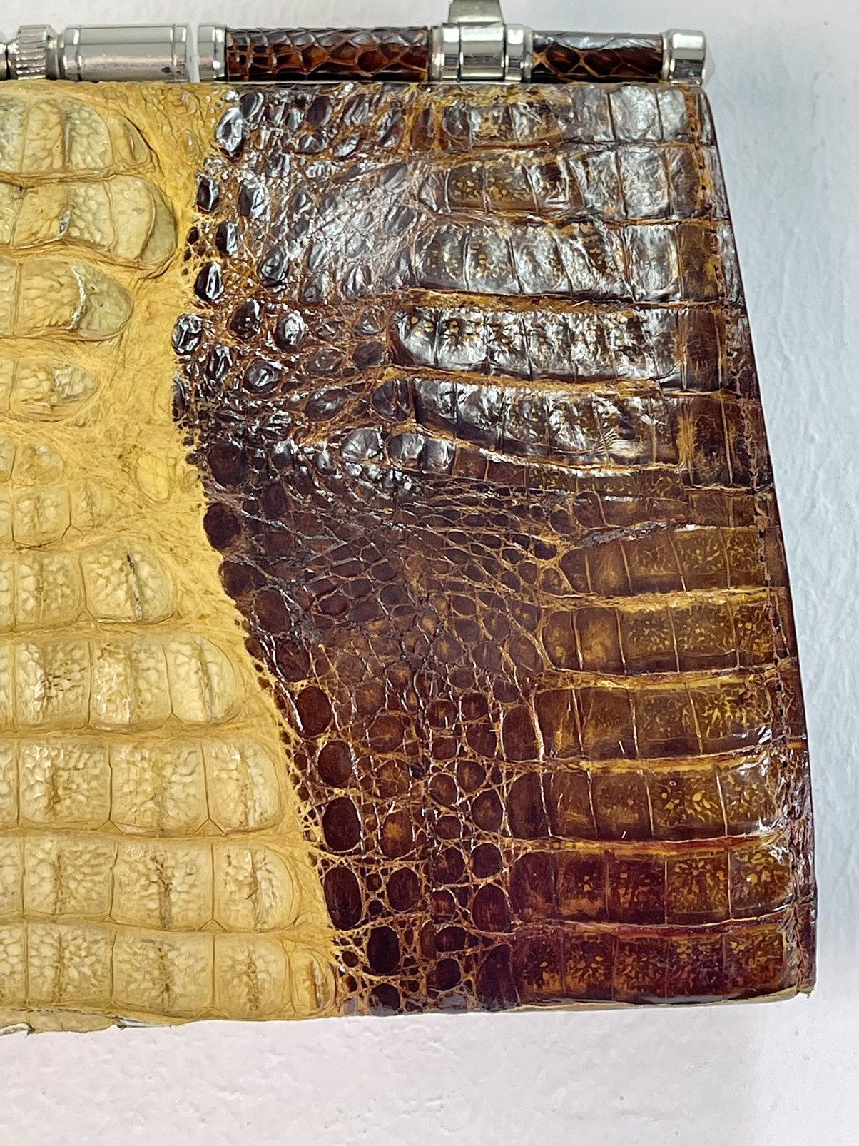 Genuine Leather × Handmade × Vintage 🔥1960'S-70'S 2-TONE HORNBACK CROCODILE SKIN CLUTCH HANDBAG Size ONE SIZE - 4 Thumbnail