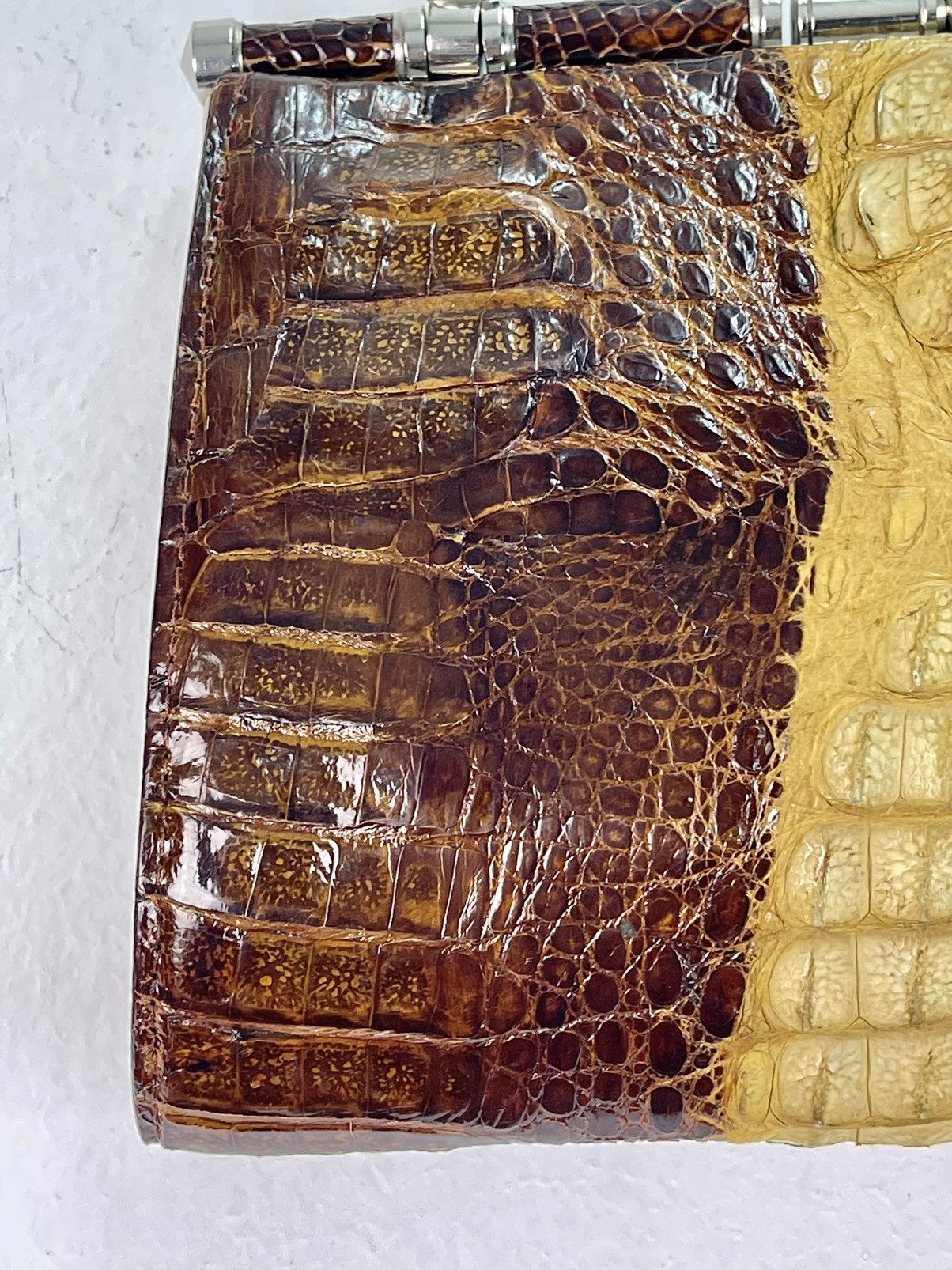 Genuine Leather × Handmade × Vintage 🔥1960'S-70'S 2-TONE HORNBACK CROCODILE SKIN CLUTCH HANDBAG Size ONE SIZE - 2 Thumbnail