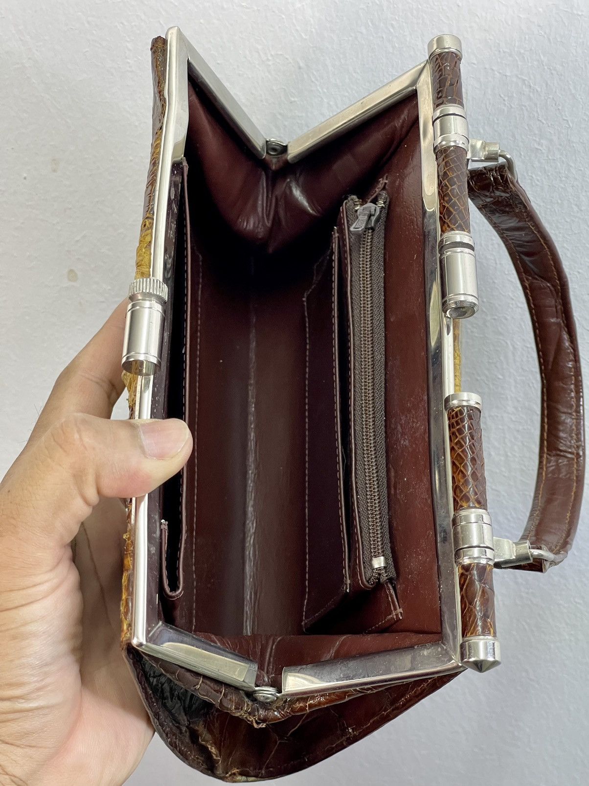 Genuine Leather × Handmade × Vintage 🔥1960'S-70'S 2-TONE HORNBACK CROCODILE SKIN CLUTCH HANDBAG Size ONE SIZE - 11 Thumbnail