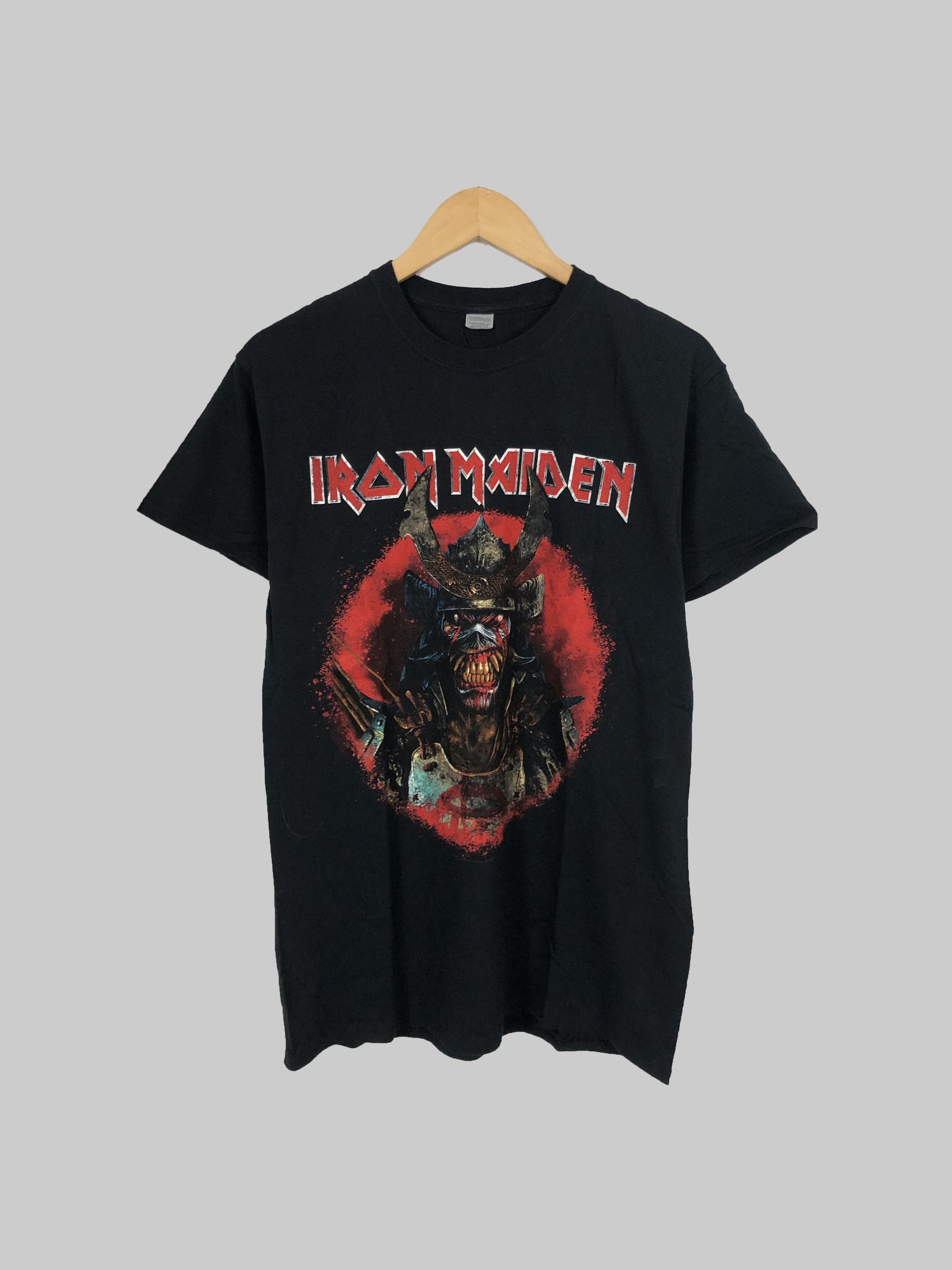 Band Tees Vintage 2021 Iron Maiden (Judas Priest Black Sabbath AC/DC) Size US M / EU 48-50 / 2 - 1 Thumbnail