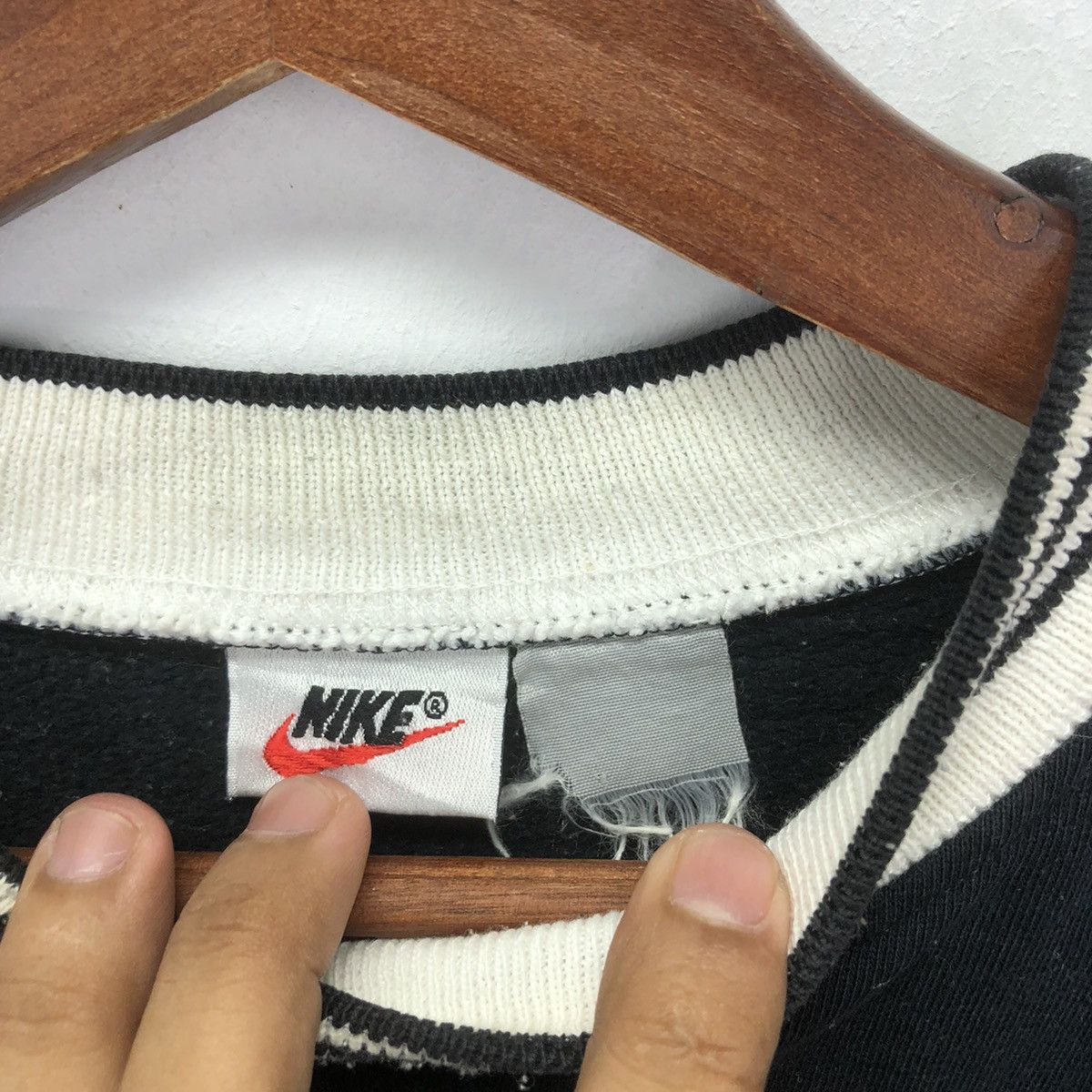 Nike × Vintage Vintage 90s Nike Swoosh Crewneck Size US L / EU 52-54 / 3 - 7 Thumbnail