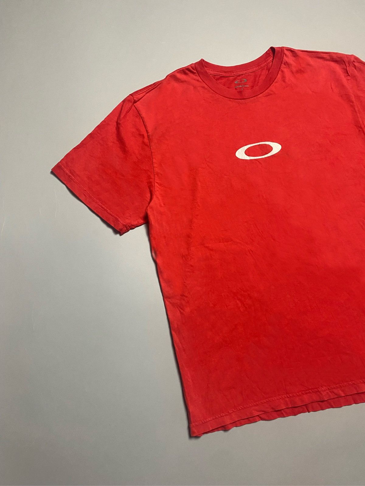 Oakley Oakley O vintage middle print logo t-shirt Size US L / EU 52-54 / 3 - 1 Thumbnail