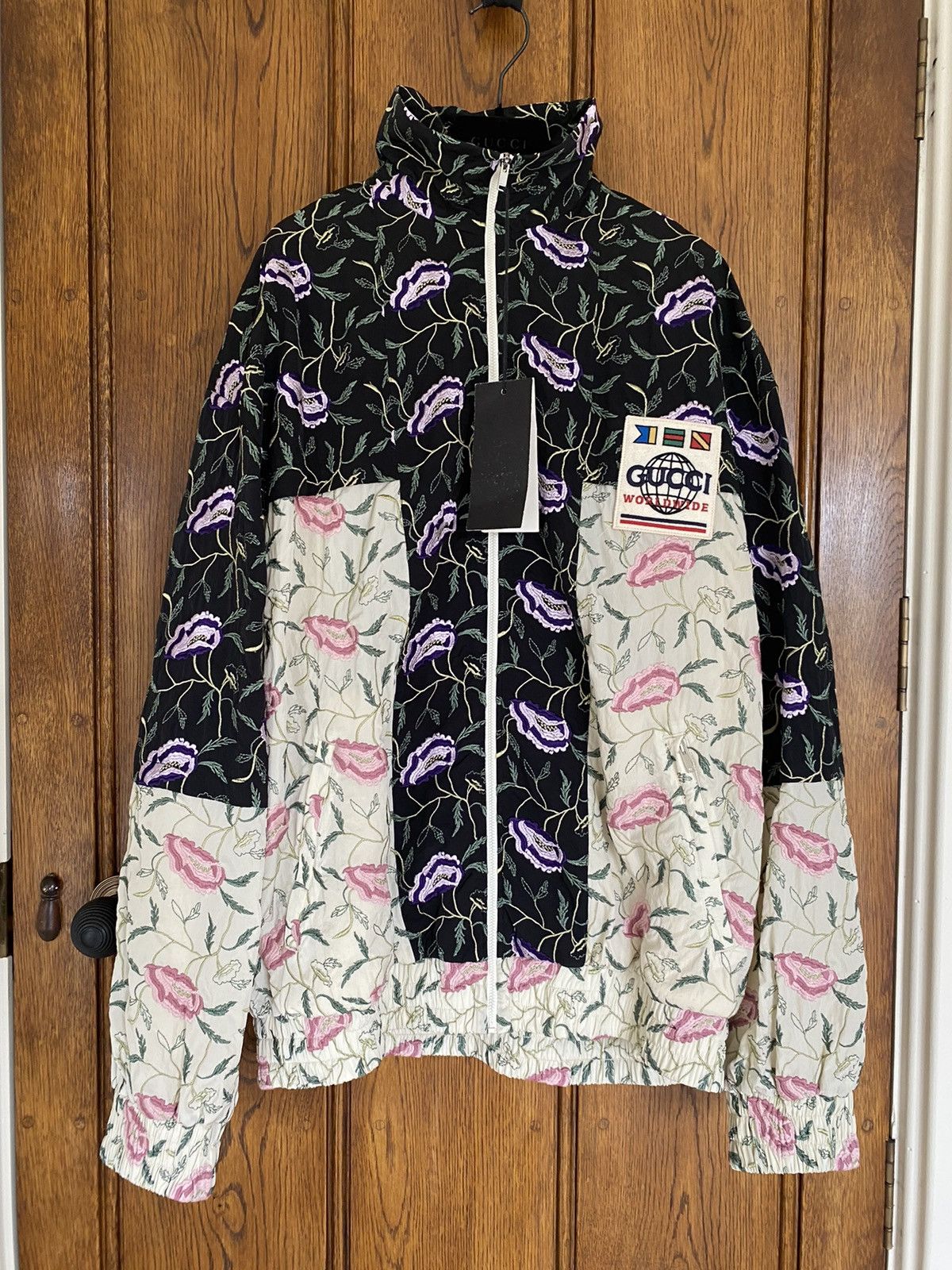 Gucci SS20 Gucci worldwide embroidered tracksuit jacket $5000 Size US M / EU 48-50 / 2 - 2 Thumbnail