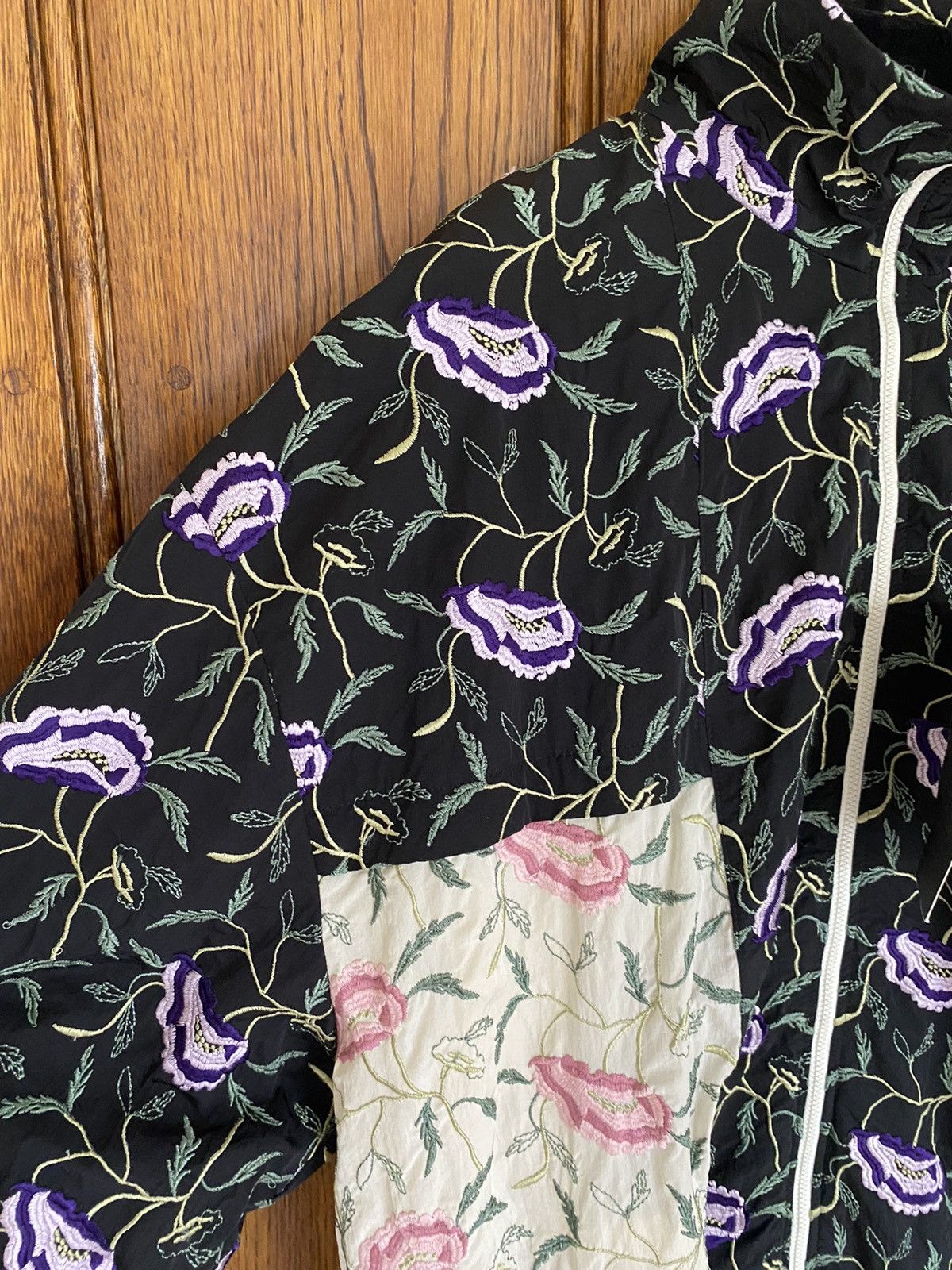Gucci SS20 Gucci worldwide embroidered tracksuit jacket $5000 Size US M / EU 48-50 / 2 - 17 Thumbnail