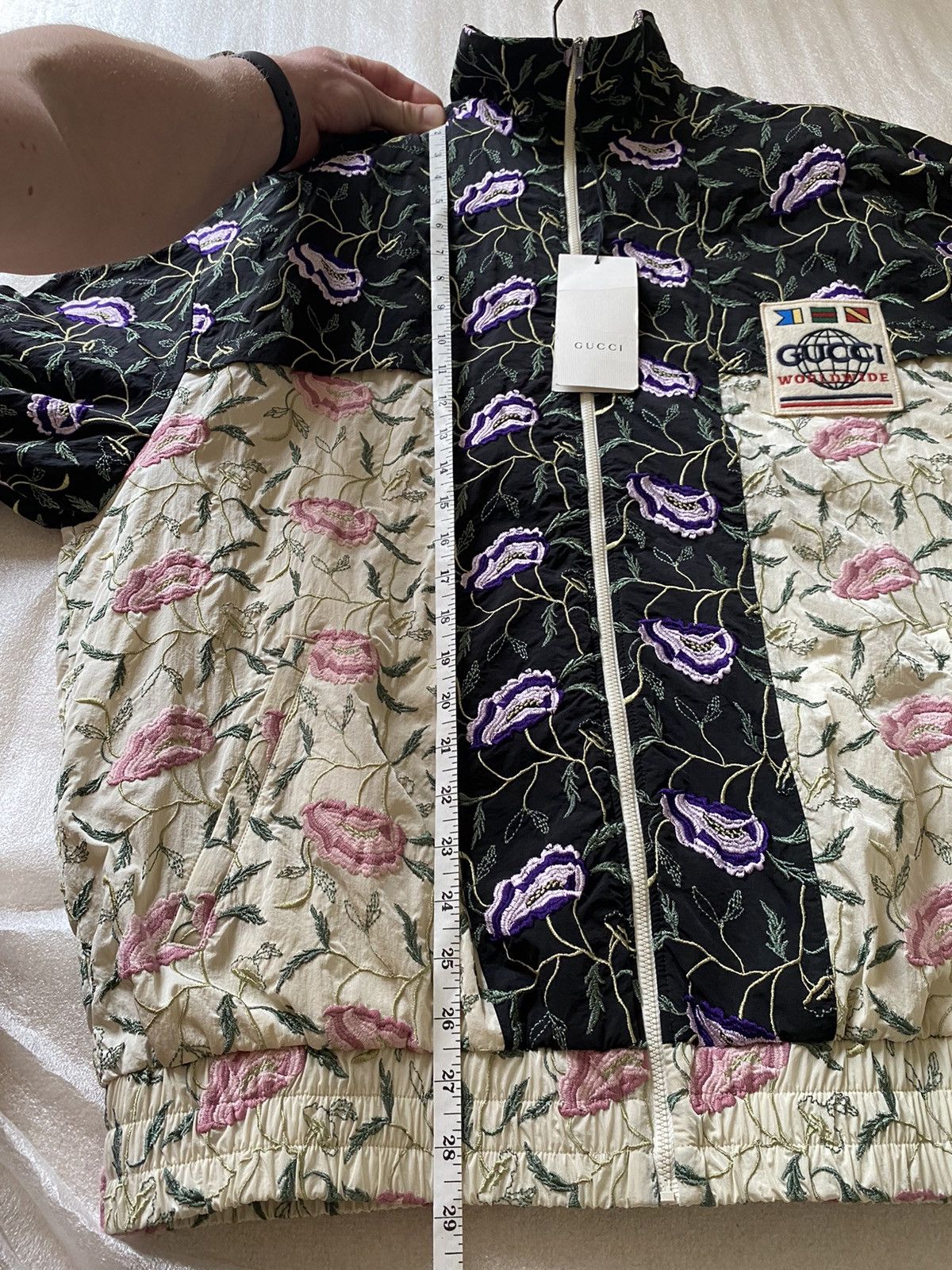 Gucci SS20 Gucci worldwide embroidered tracksuit jacket $5000 Size US M / EU 48-50 / 2 - 14 Thumbnail