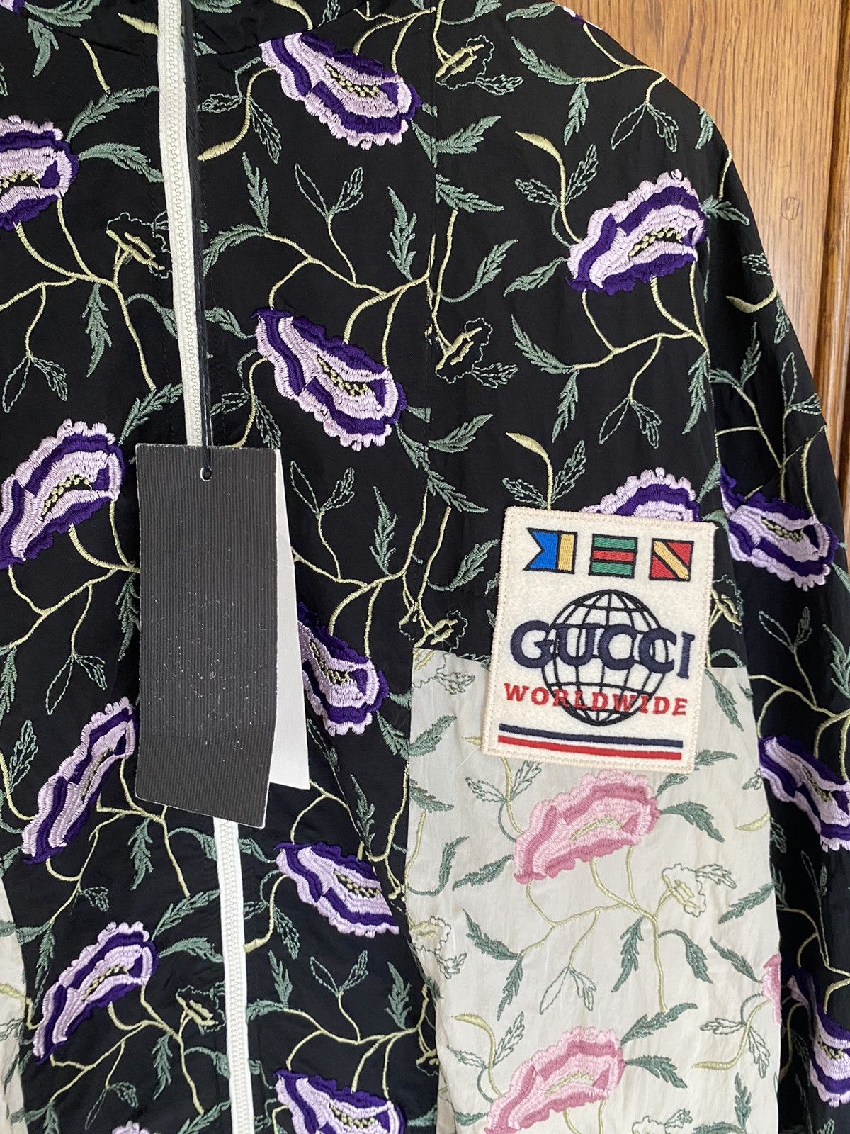 Gucci SS20 Gucci worldwide embroidered tracksuit jacket $5000 Size US M / EU 48-50 / 2 - 3 Thumbnail