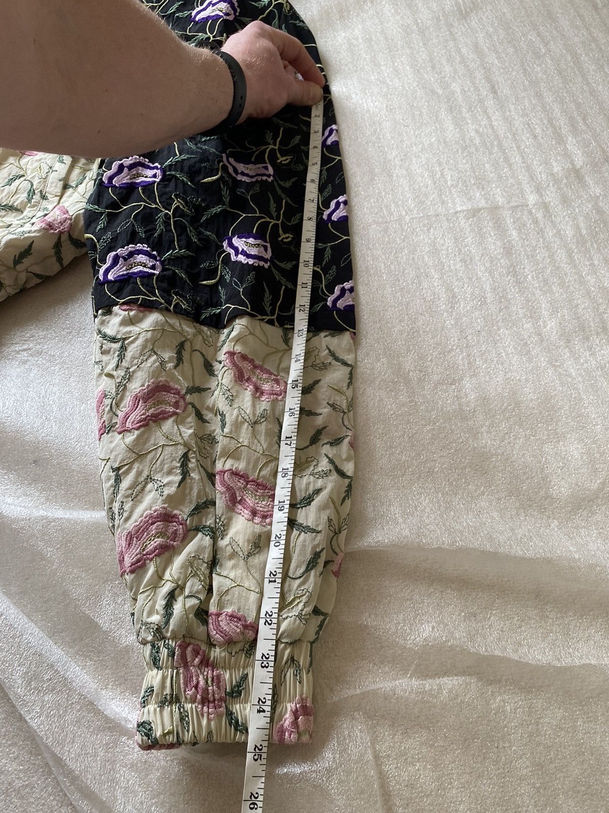 Gucci SS20 Gucci worldwide embroidered tracksuit jacket $5000 Size US M / EU 48-50 / 2 - 15 Thumbnail