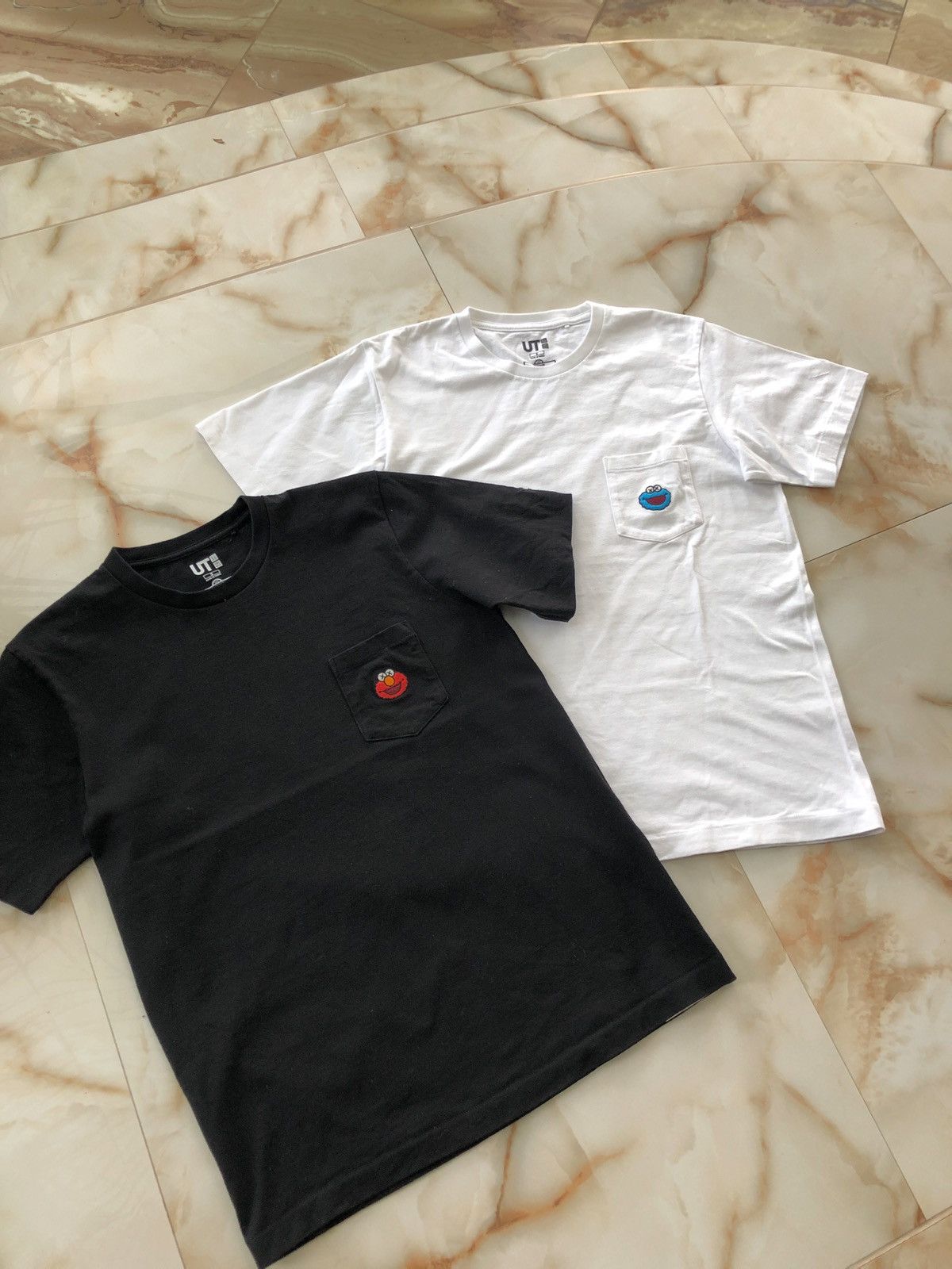 Kaws × Uniqlo x2 Uniqlo Sesame Street x Kaws Tee Size US S / EU 44-46 / 1 - 2 Thumbnail