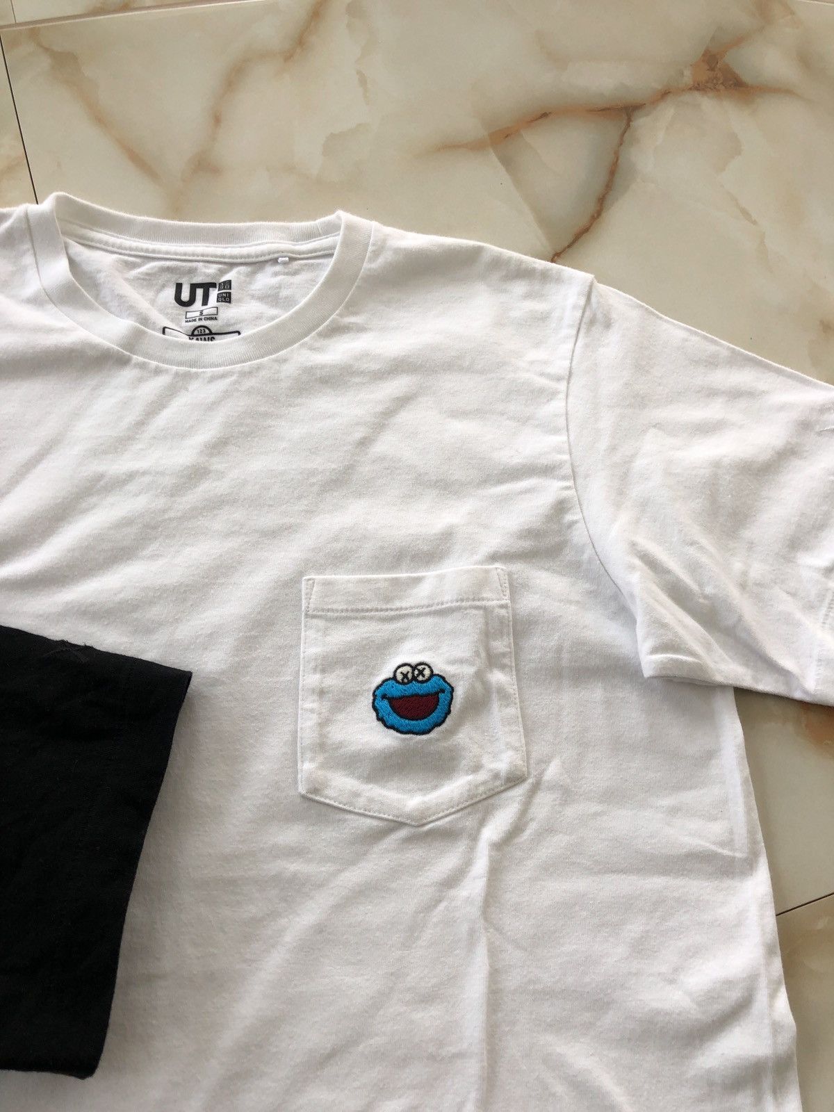 Kaws × Uniqlo x2 Uniqlo Sesame Street x Kaws Tee Size US S / EU 44-46 / 1 - 3 Thumbnail