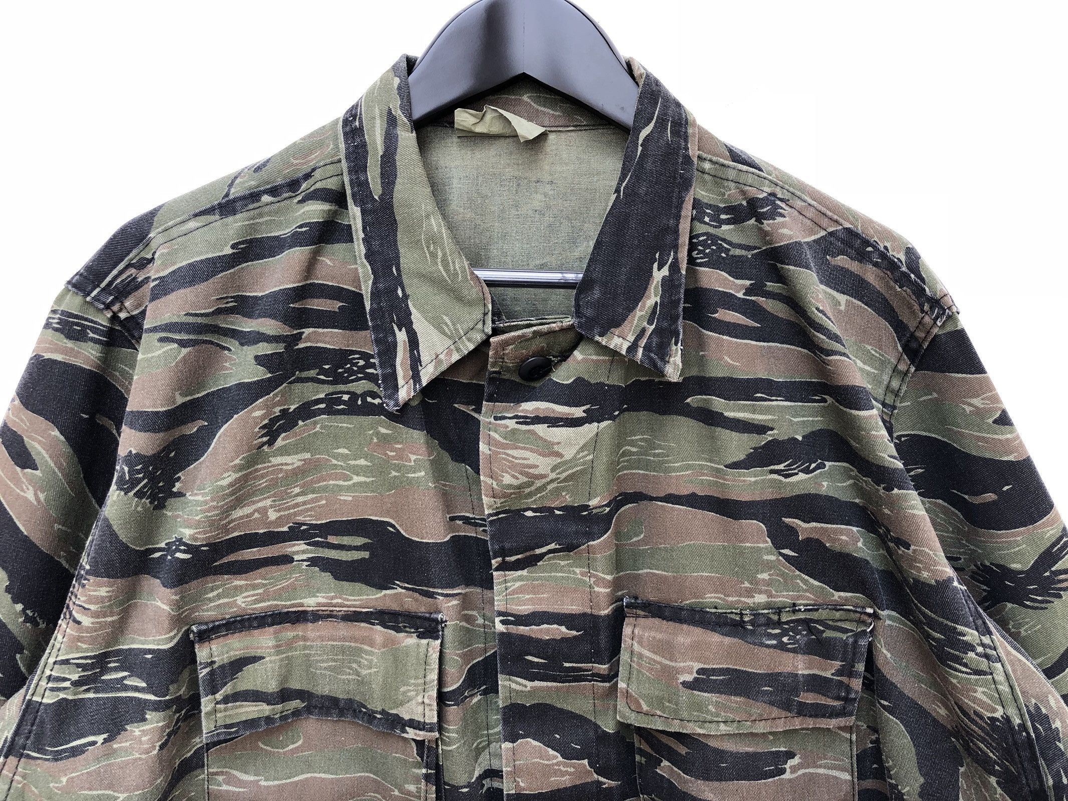 Vintage MILITARY TIGER STRIPES CAMO FOUR POCKET JACKET Size US L / EU 52-54 / 3 - 3 Thumbnail
