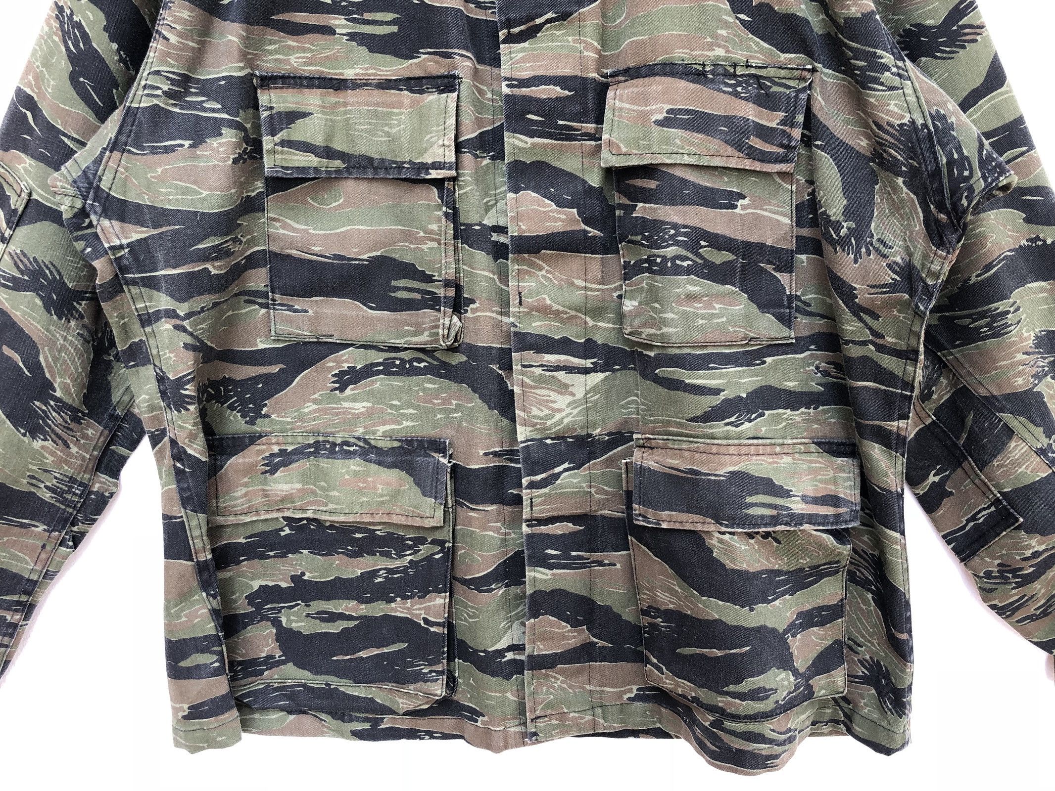 Vintage MILITARY TIGER STRIPES CAMO FOUR POCKET JACKET Size US L / EU 52-54 / 3 - 4 Thumbnail