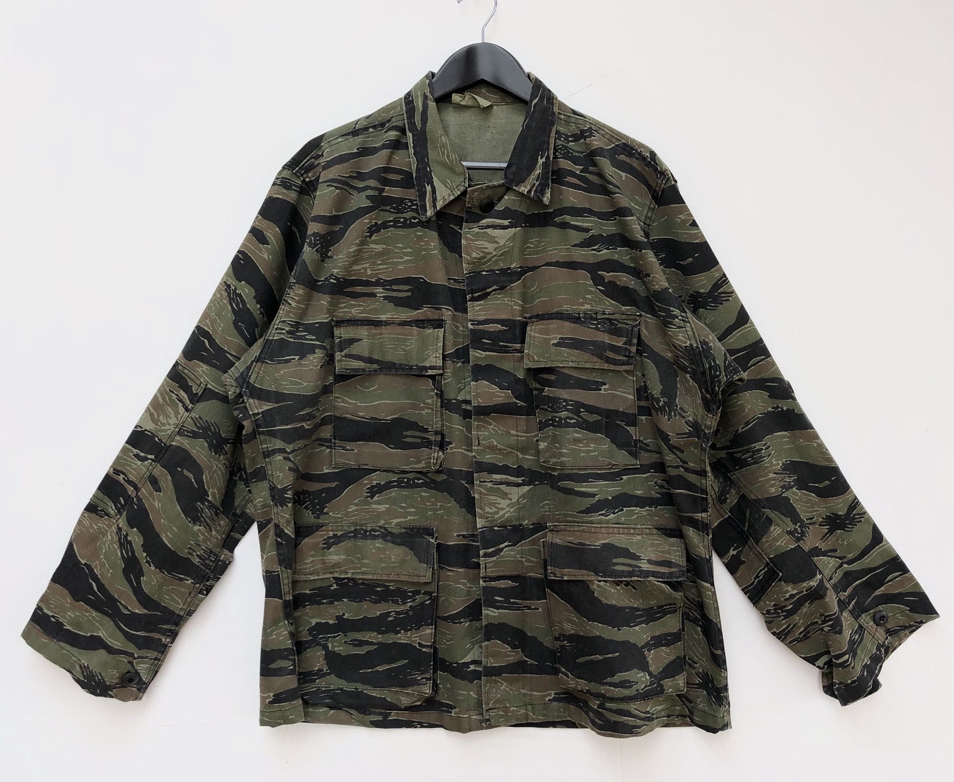 Vintage MILITARY TIGER STRIPES CAMO FOUR POCKET JACKET Size US L / EU 52-54 / 3 - 1 Thumbnail