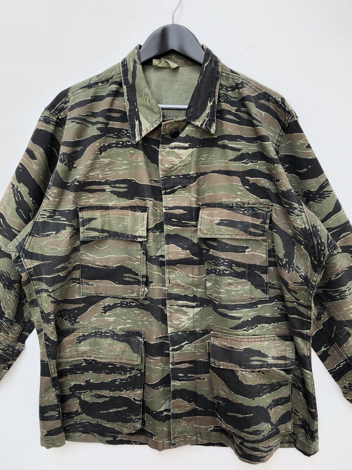 Vintage MILITARY TIGER STRIPES CAMO FOUR POCKET JACKET Size US L / EU 52-54 / 3 - 2 Thumbnail