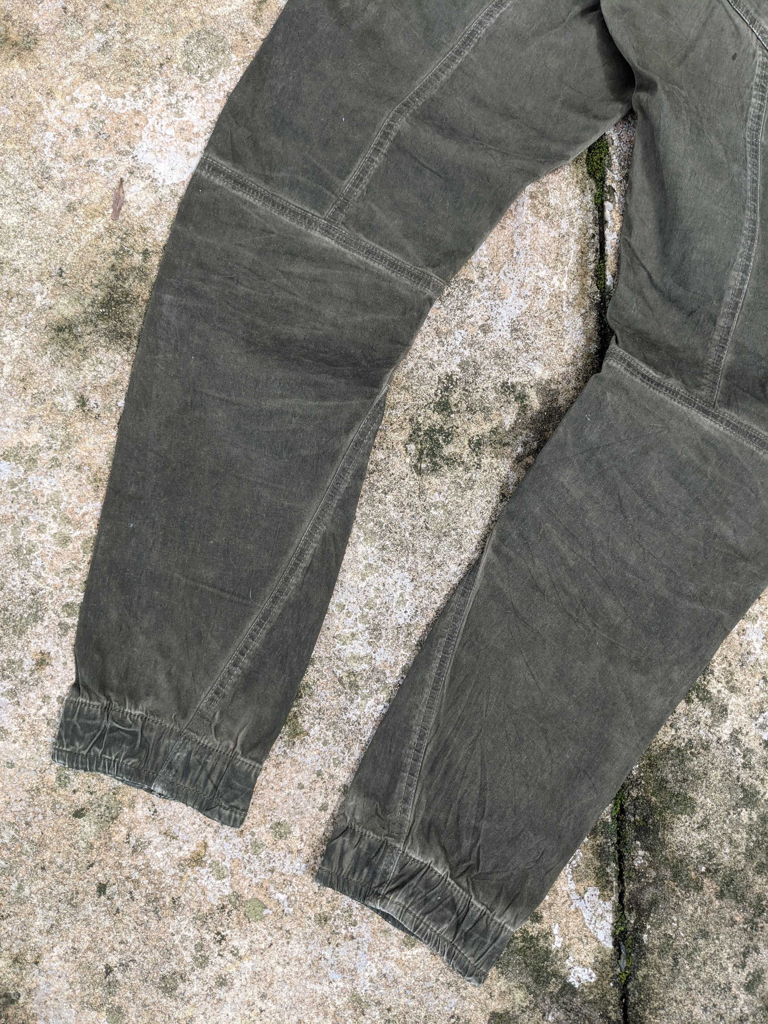 Japanese Brand ⚡️Steals⚡️ Japanese Brand SECC55 Cargo Joggers Size US 33 - 7 Thumbnail