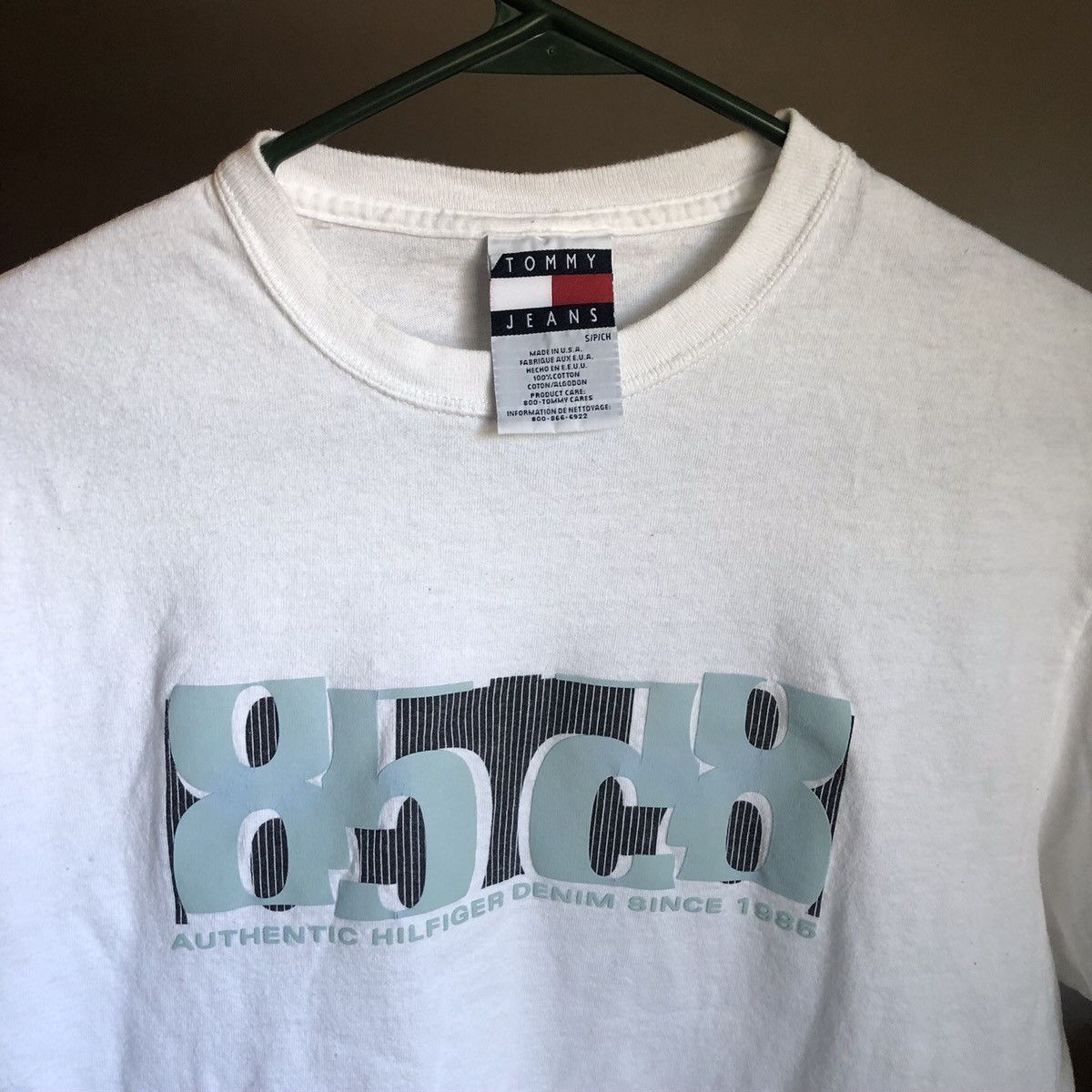Tommy Hilfiger Vintage 90s Y2K Tommy Jeans 85 Authentic Hilfiger Logo Tee Size US S / EU 44-46 / 1 - 1 Thumbnail