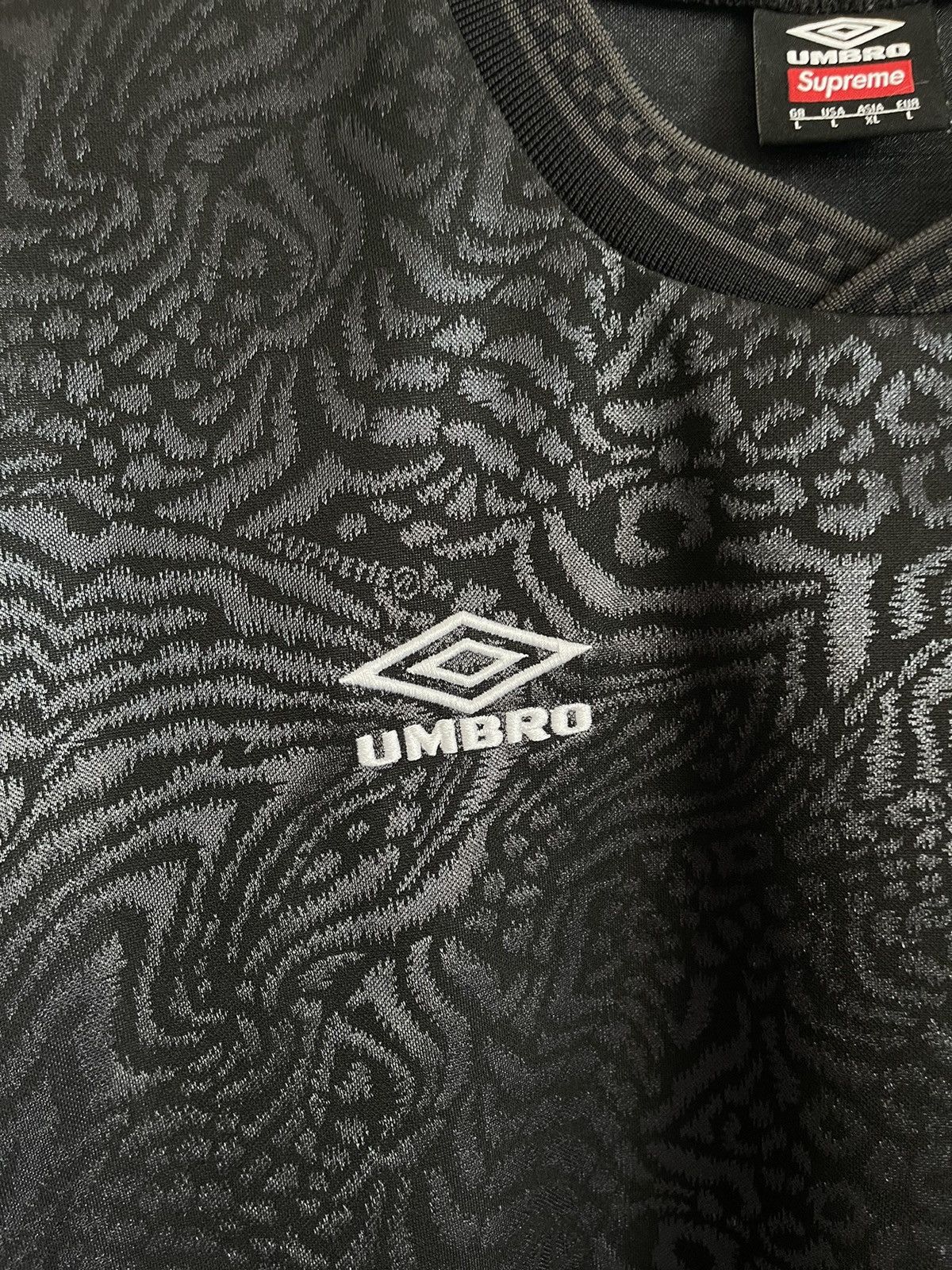 Supreme × Umbro Supreme x Umbro Jacquard Animal Print Jersey - Black Size US L / EU 52-54 / 3 - 5 Thumbnail