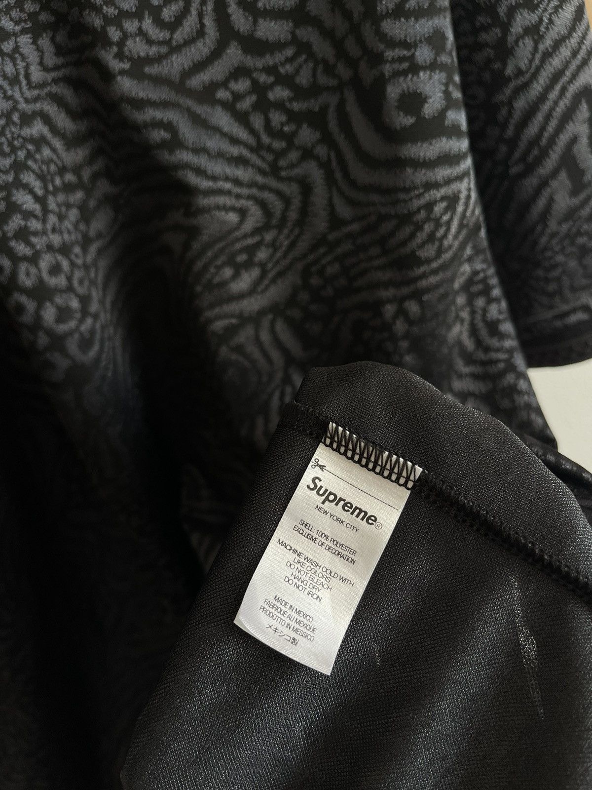 Supreme × Umbro Supreme x Umbro Jacquard Animal Print Jersey - Black Size US L / EU 52-54 / 3 - 9 Thumbnail