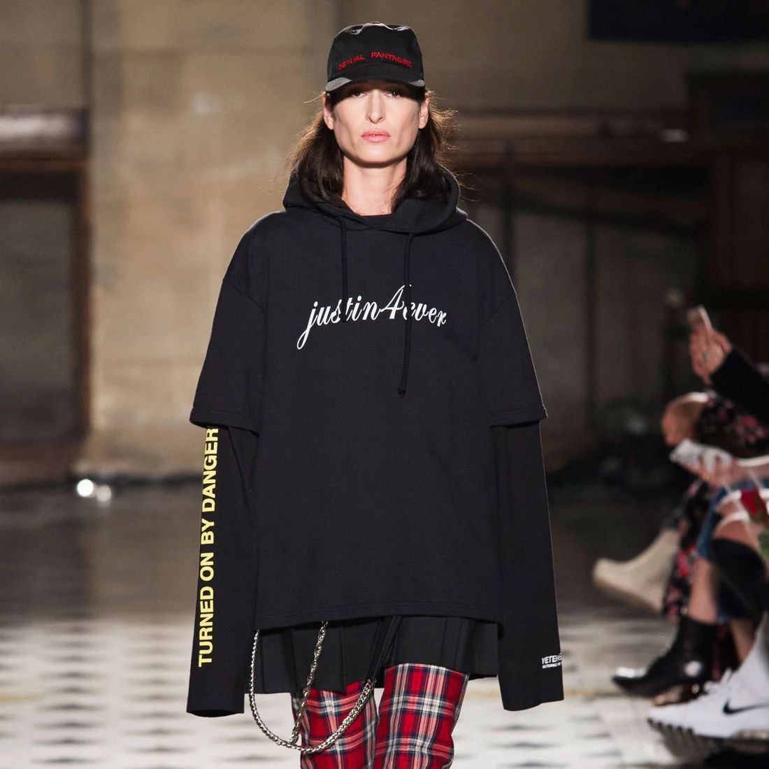 Vetements 🔥RUNWAY🔥Vetements Justin 4 Forever Eleven Gun Shoot Hoodie Size US XS / EU 42 / 0 - 1 Thumbnail