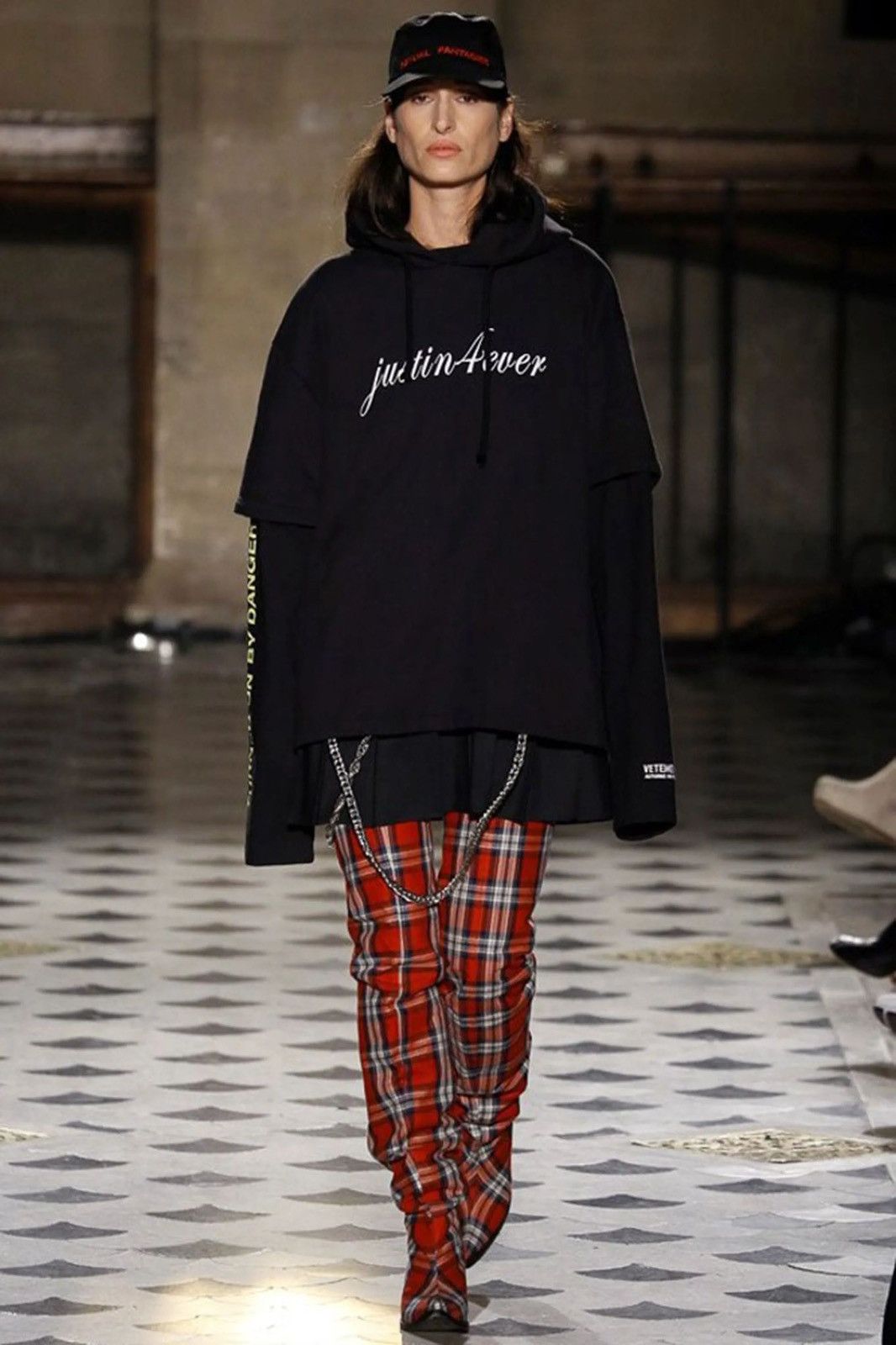 Vetements 🔥RUNWAY🔥Vetements Justin 4 Forever Eleven Gun Shoot Hoodie Size US XS / EU 42 / 0 - 11 Thumbnail