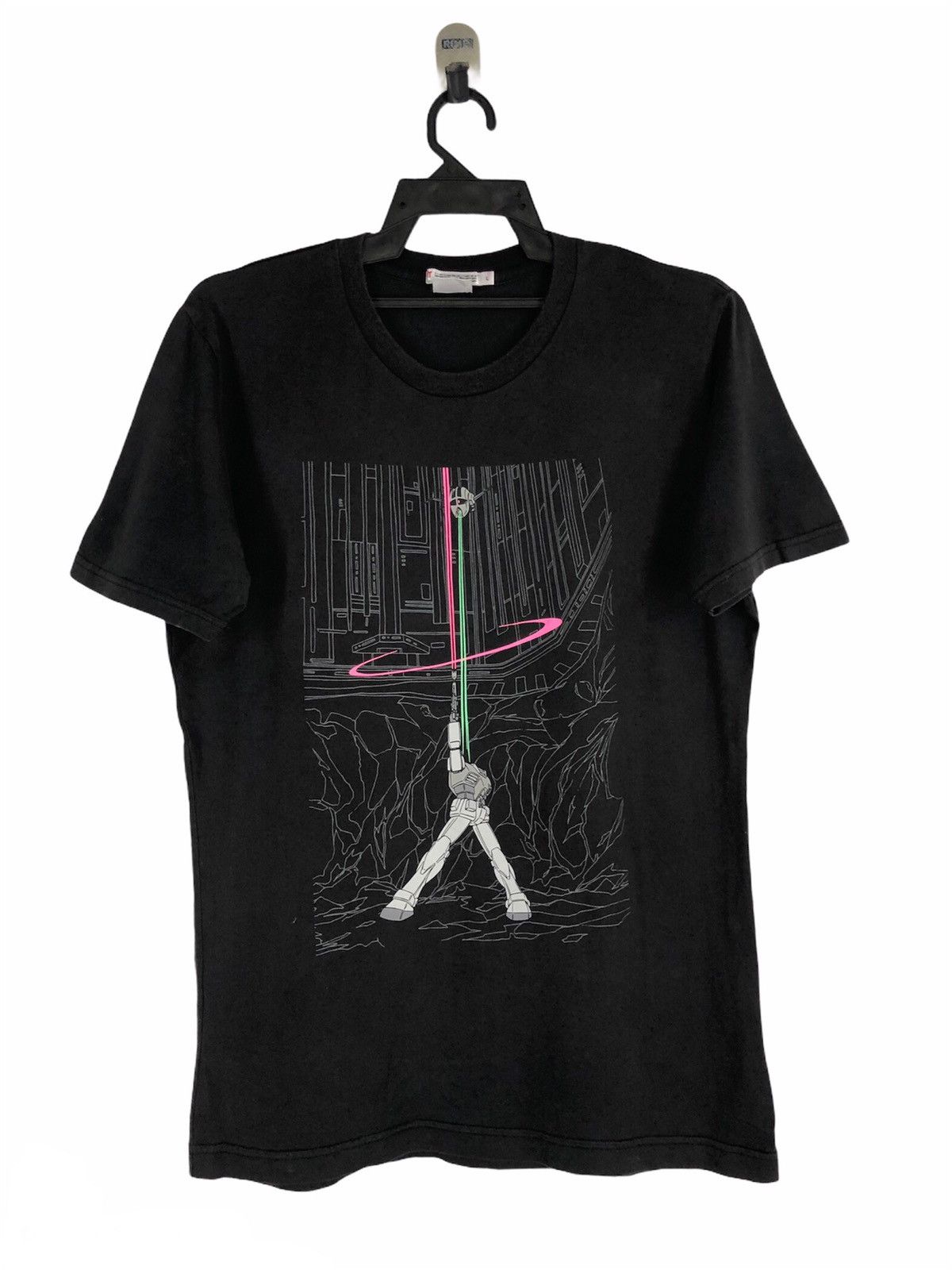 Anime × Japanese Brand × Uniqlo Gundam Uniqlo T Shirt Size US L / EU 52-54 / 3 - 1 Thumbnail