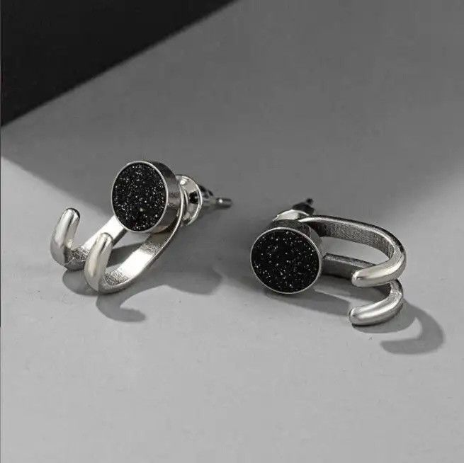 Jewelry Hook Paw Stud Earrings Size ONE SIZE - 3 Thumbnail