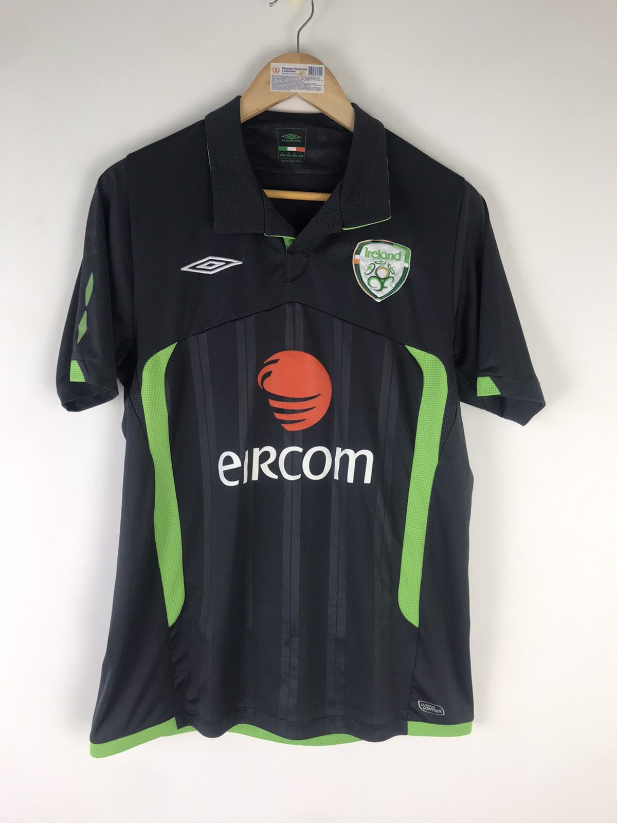 Umbro MEN'S UMBRO REPUBLIC IRELAND 2009/2010 IRISH SOCCER,SIZE M Size US M / EU 48-50 / 2 - 1 Thumbnail