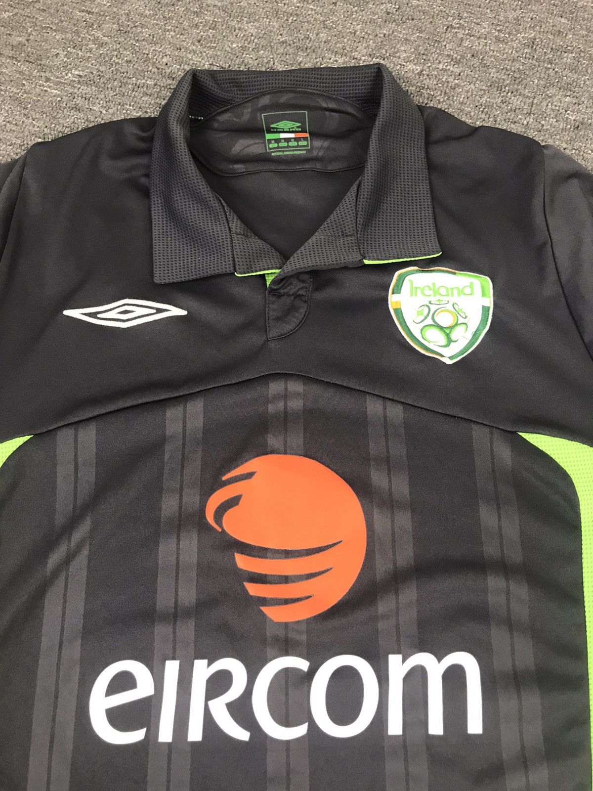 Umbro MEN'S UMBRO REPUBLIC IRELAND 2009/2010 IRISH SOCCER,SIZE M Size US M / EU 48-50 / 2 - 3 Thumbnail