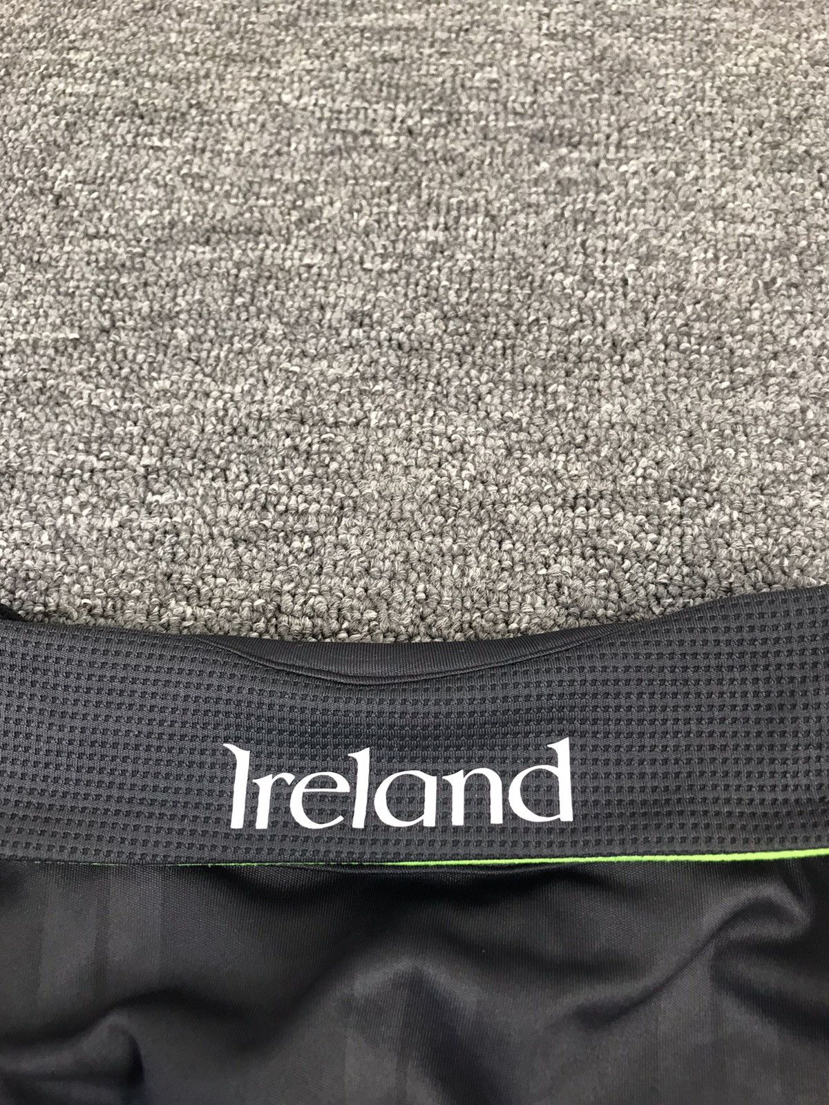 Umbro MEN'S UMBRO REPUBLIC IRELAND 2009/2010 IRISH SOCCER,SIZE M Size US M / EU 48-50 / 2 - 7 Thumbnail