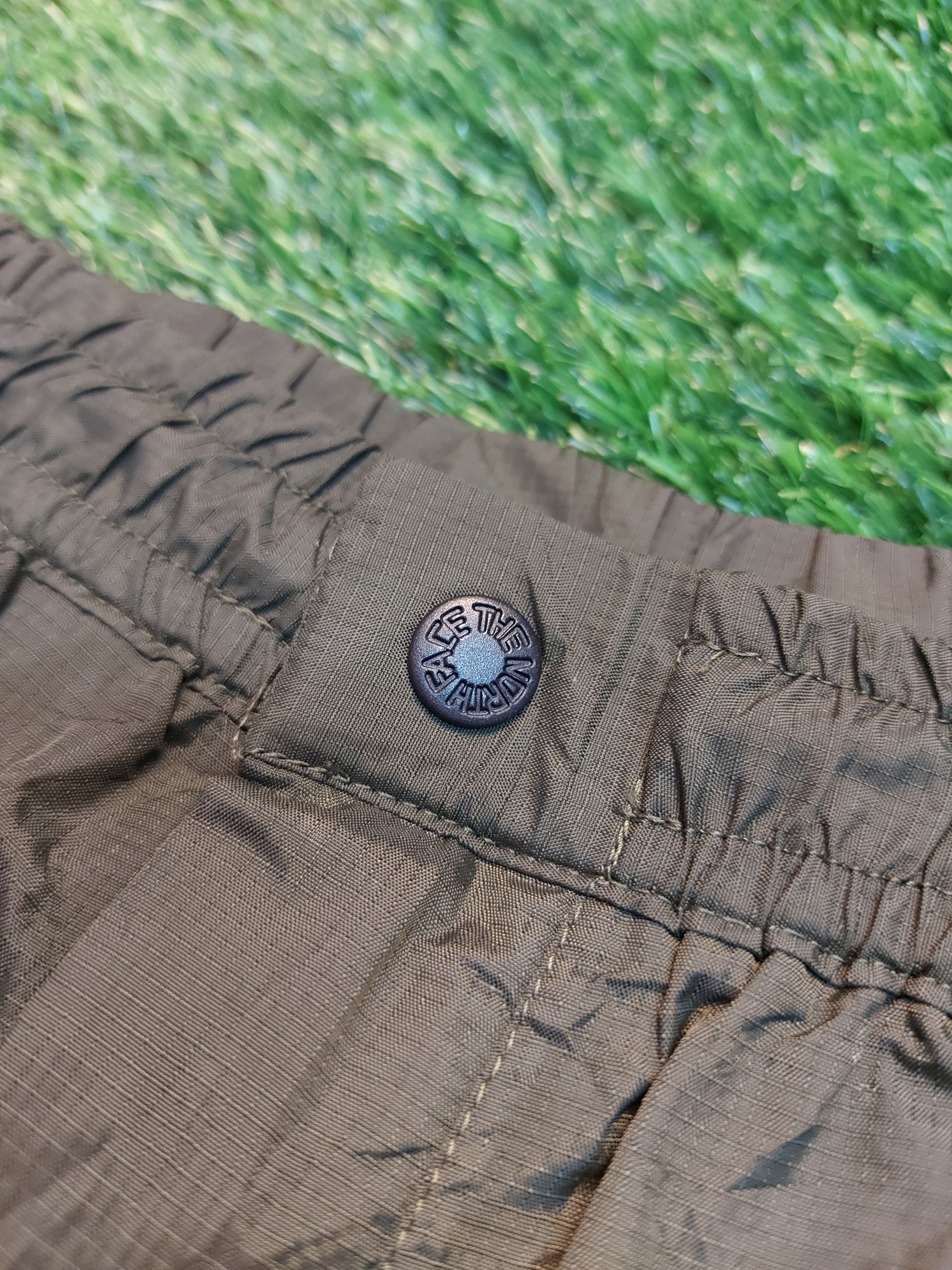 The North Face (J239) TNF - track pant Size US 31 - 4 Thumbnail