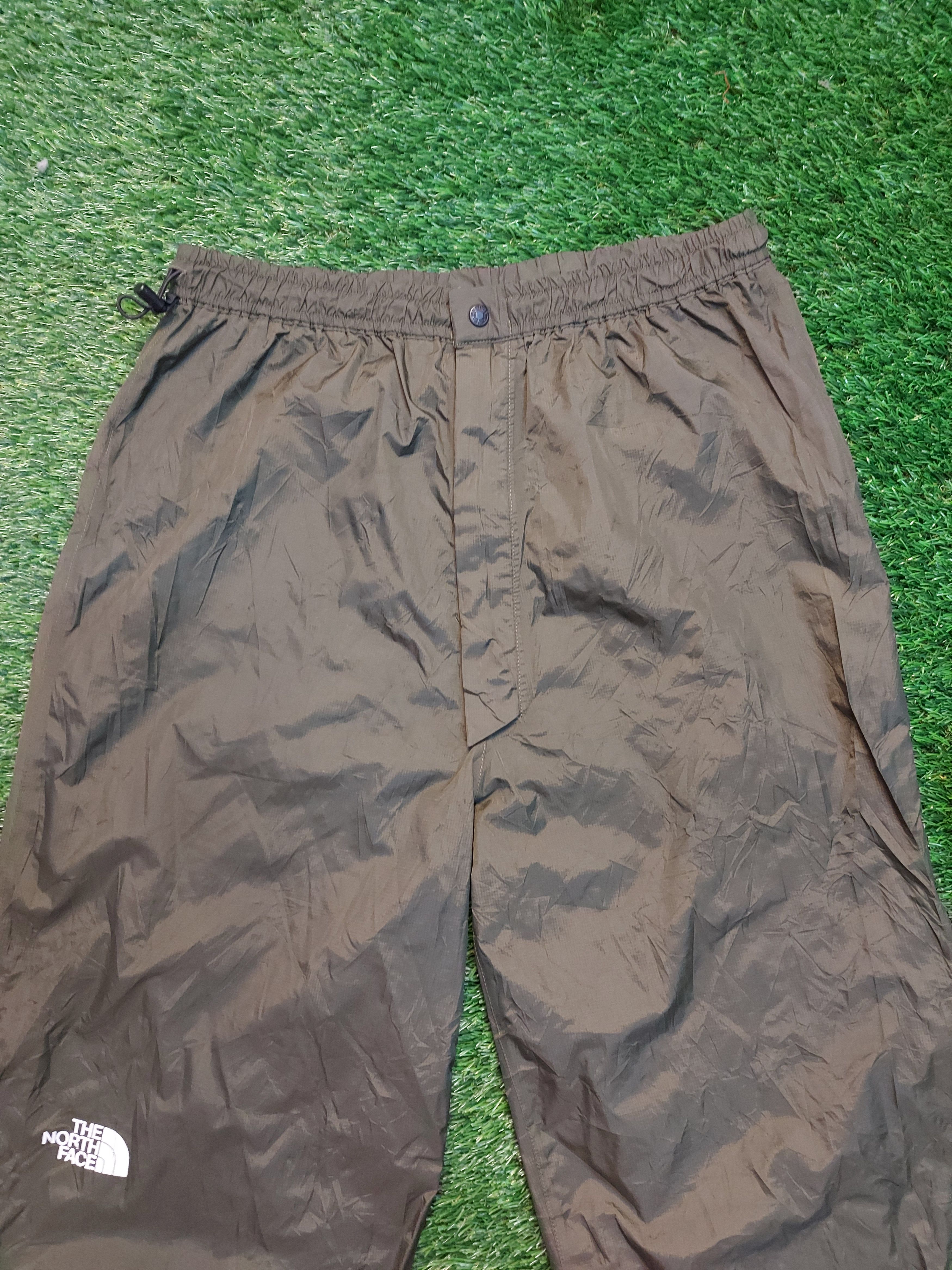 The North Face (J239) TNF - track pant Size US 31 - 2 Thumbnail