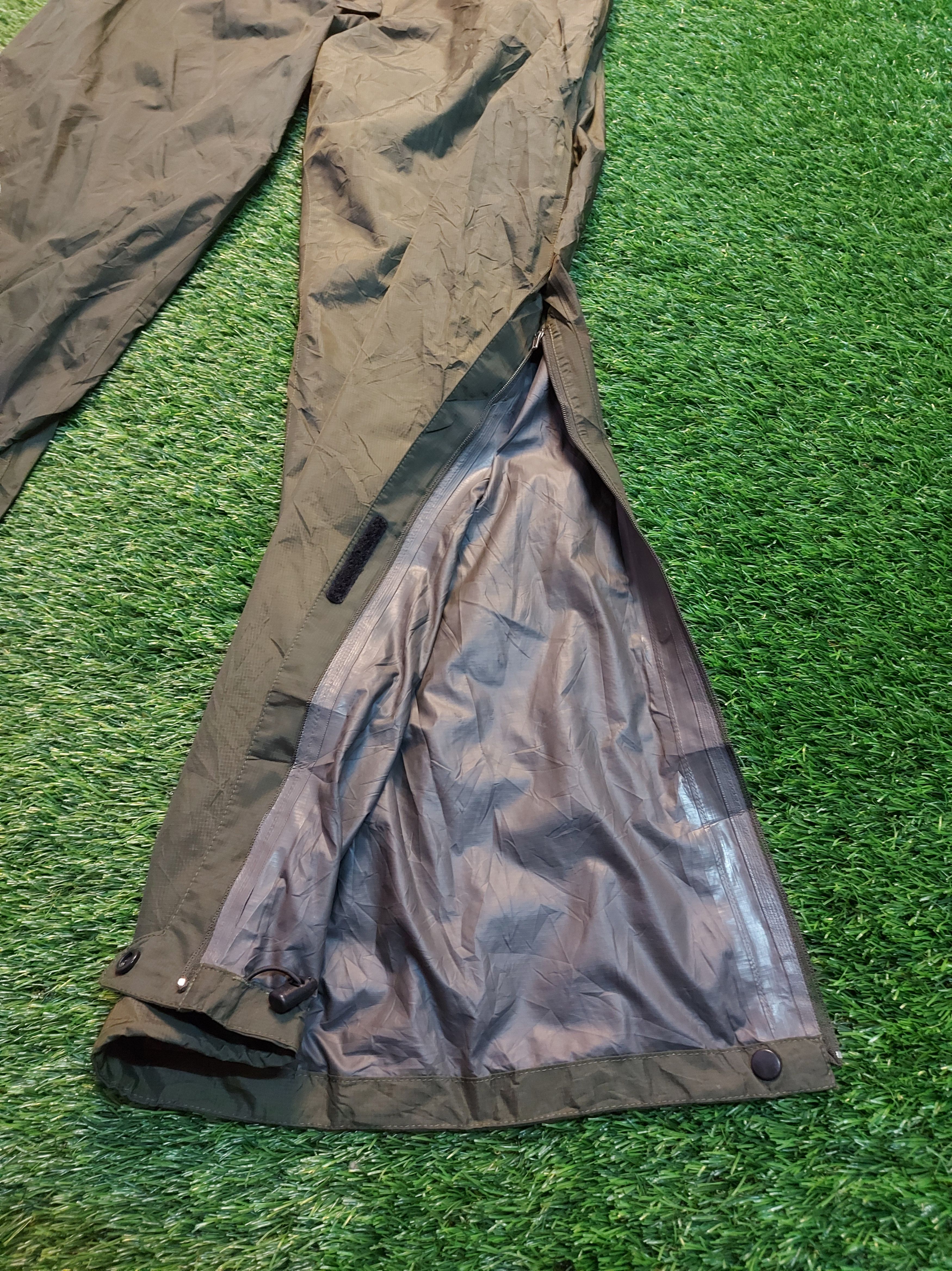 The North Face (J239) TNF - track pant Size US 31 - 8 Thumbnail