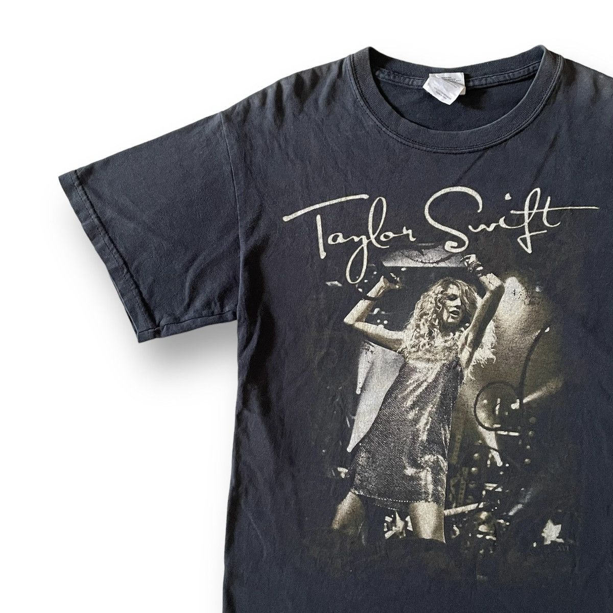 Band Tees × Vintage Taylor Swift Original Merchandise Tour T-Shirt Size US S / EU 44-46 / 1 - 2 Thumbnail