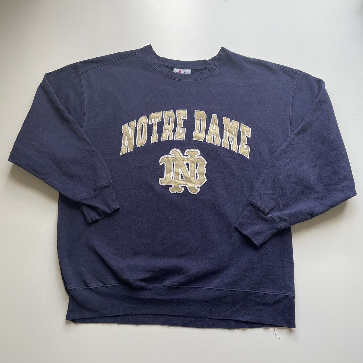 NCAA Vintage Notre Dame Embroidered Spell Out NCAA Crewneck XL Size US XL / EU 56 / 4 - 1 Thumbnail
