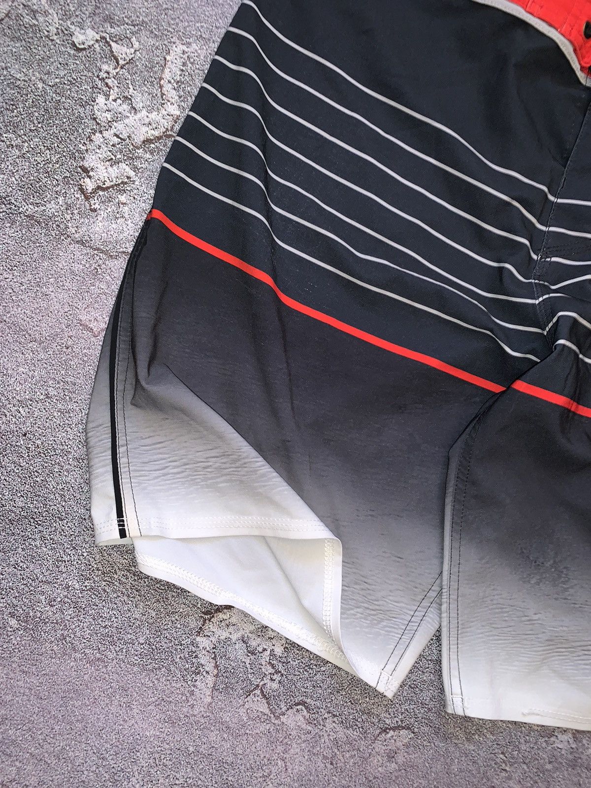 Quicksilver × Quiksilver Vintage 90’s y2k quicksilver shorts surfaced surf style Size US 34 / EU 50 - 2 Thumbnail