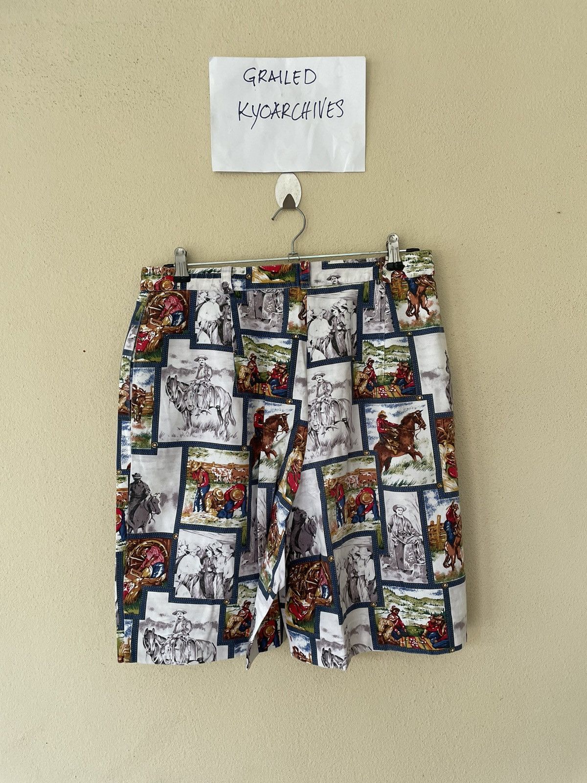 Vintage RARE! OVERPRINTED COWBOY SHORTS Size US 33 - 5 Thumbnail