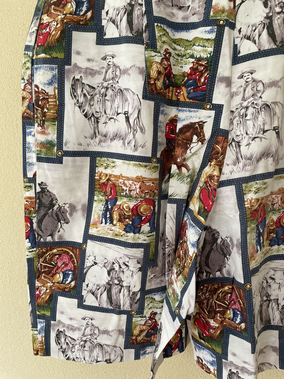 Vintage RARE! OVERPRINTED COWBOY SHORTS Size US 33 - 9 Thumbnail
