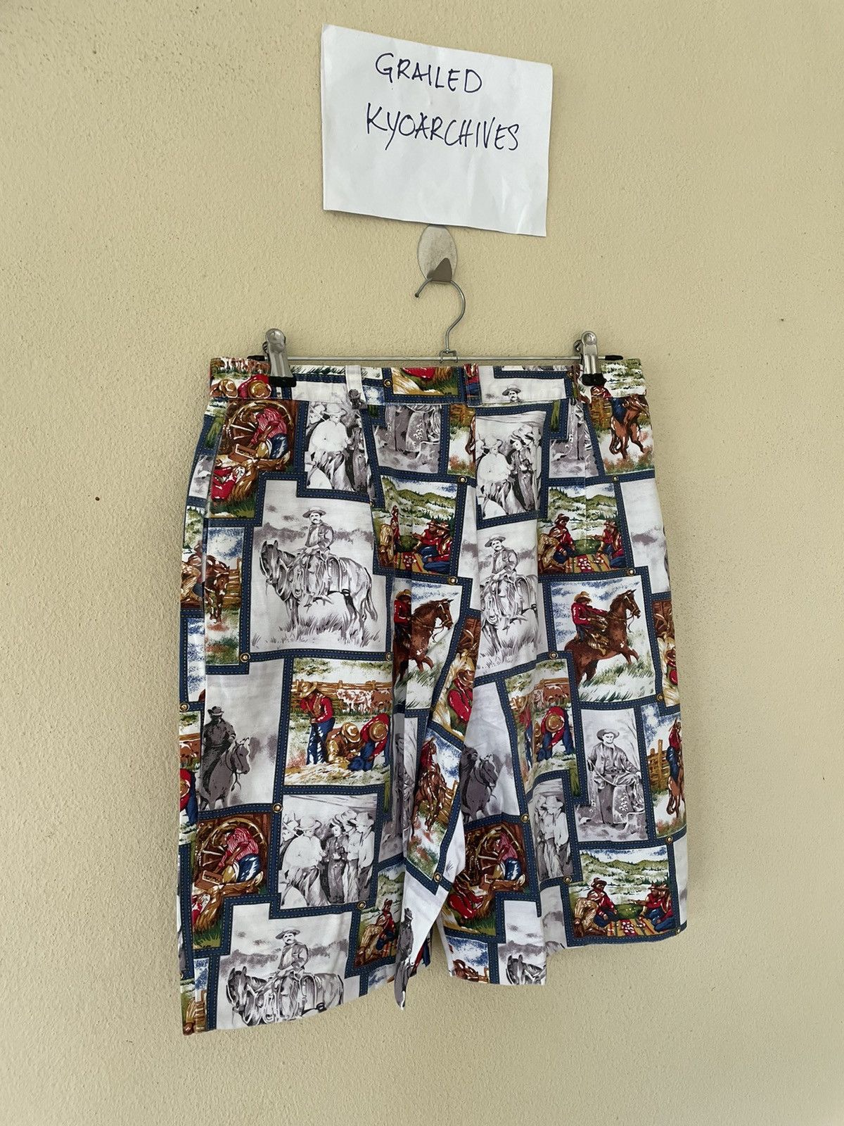 Vintage RARE! OVERPRINTED COWBOY SHORTS Size US 33 - 6 Thumbnail