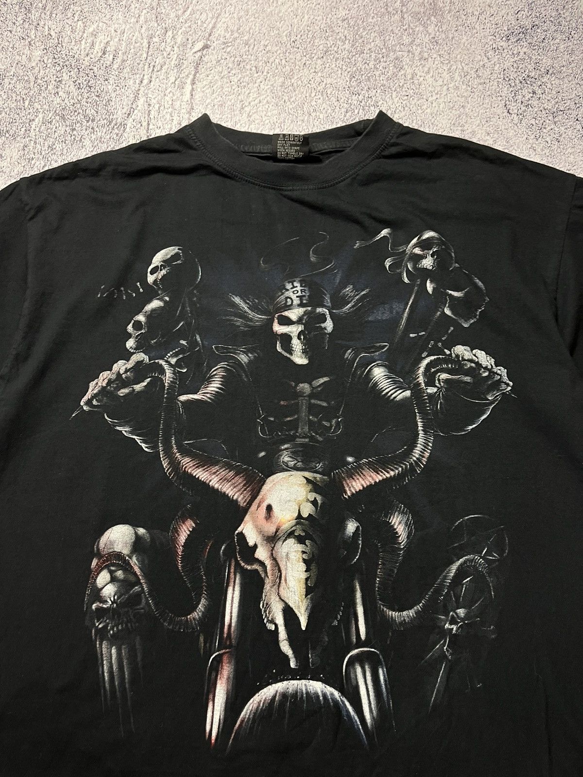 Other Vintage Skulls All over print Rare Spiral Tee Rock T shirt Size US XL / EU 56 / 4 - 6 Thumbnail