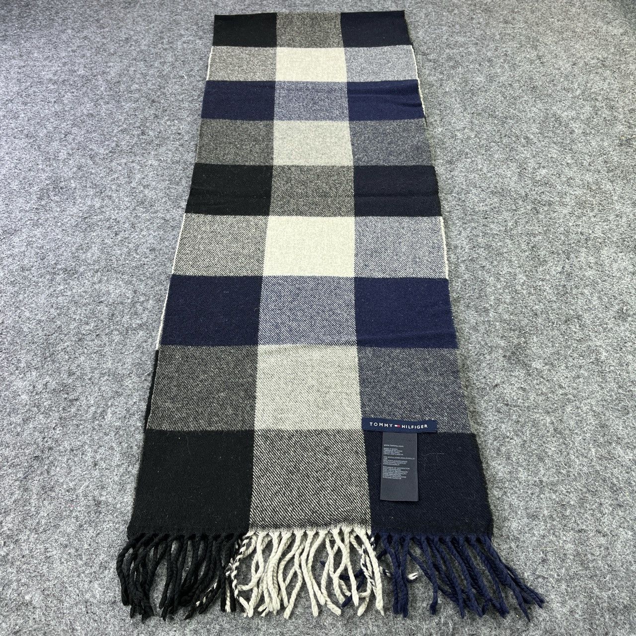 Tommy discount hilfiger muffler