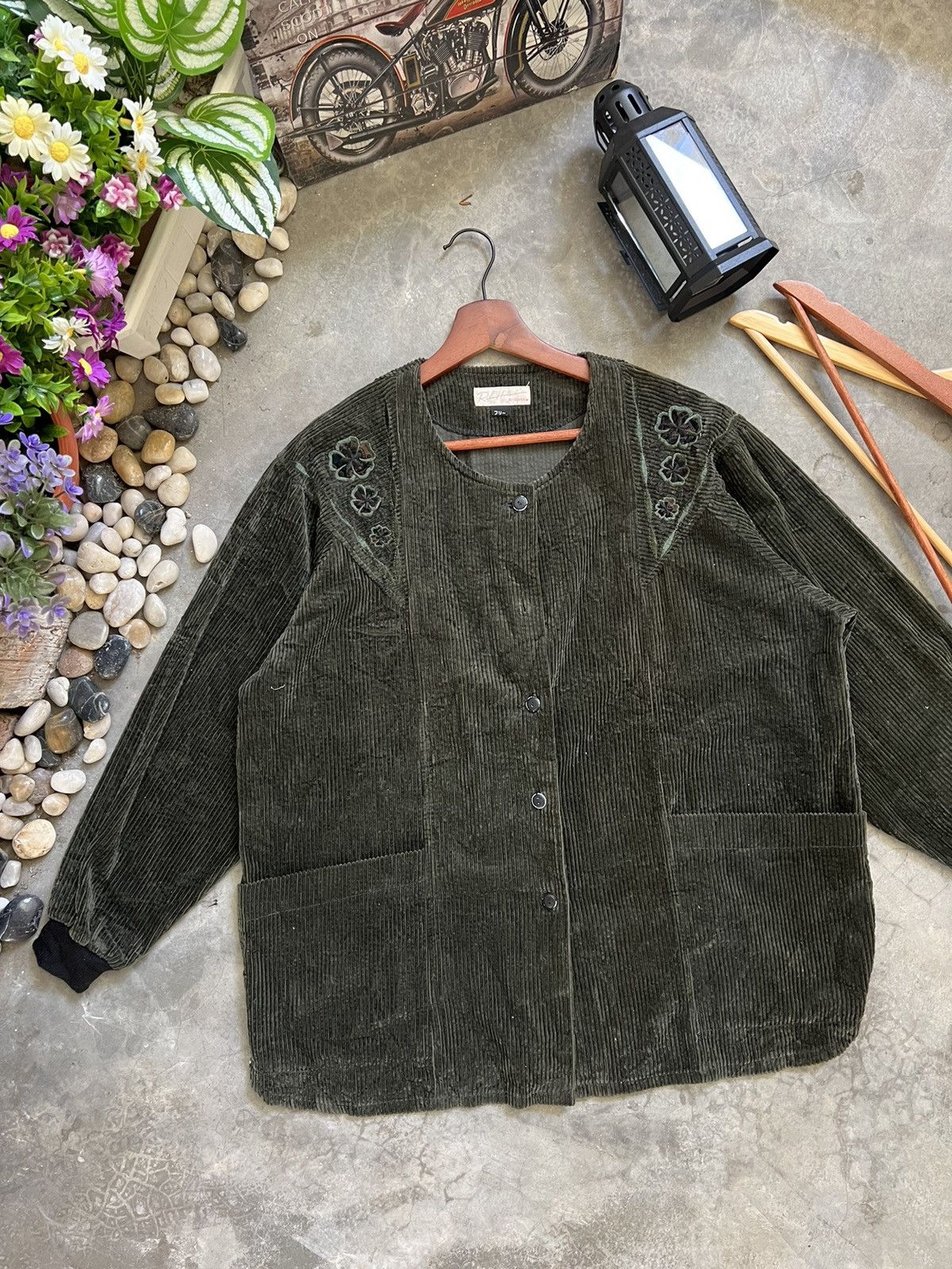 Japanese Brand 🔥 VTG 🔥 Japanese Corduroy Flower Embroidery Cardigan Size US XL / EU 56 / 4 - 9 Thumbnail