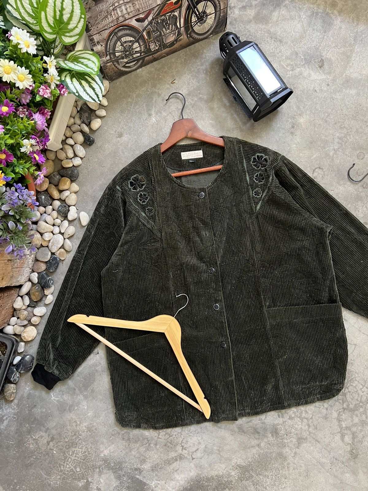 Japanese Brand 🔥 VTG 🔥 Japanese Corduroy Flower Embroidery Cardigan Size US XL / EU 56 / 4 - 4 Thumbnail
