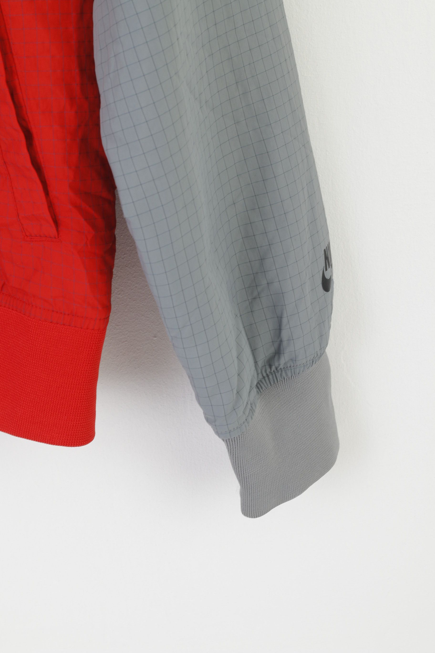 Nike Nike Men S Jacket Gray Red Vintage Nylon Top 2770 Size US S / EU 44-46 / 1 - 4 Thumbnail