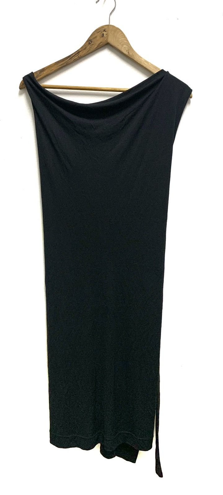 Sleevless Black Body Cone Dress!