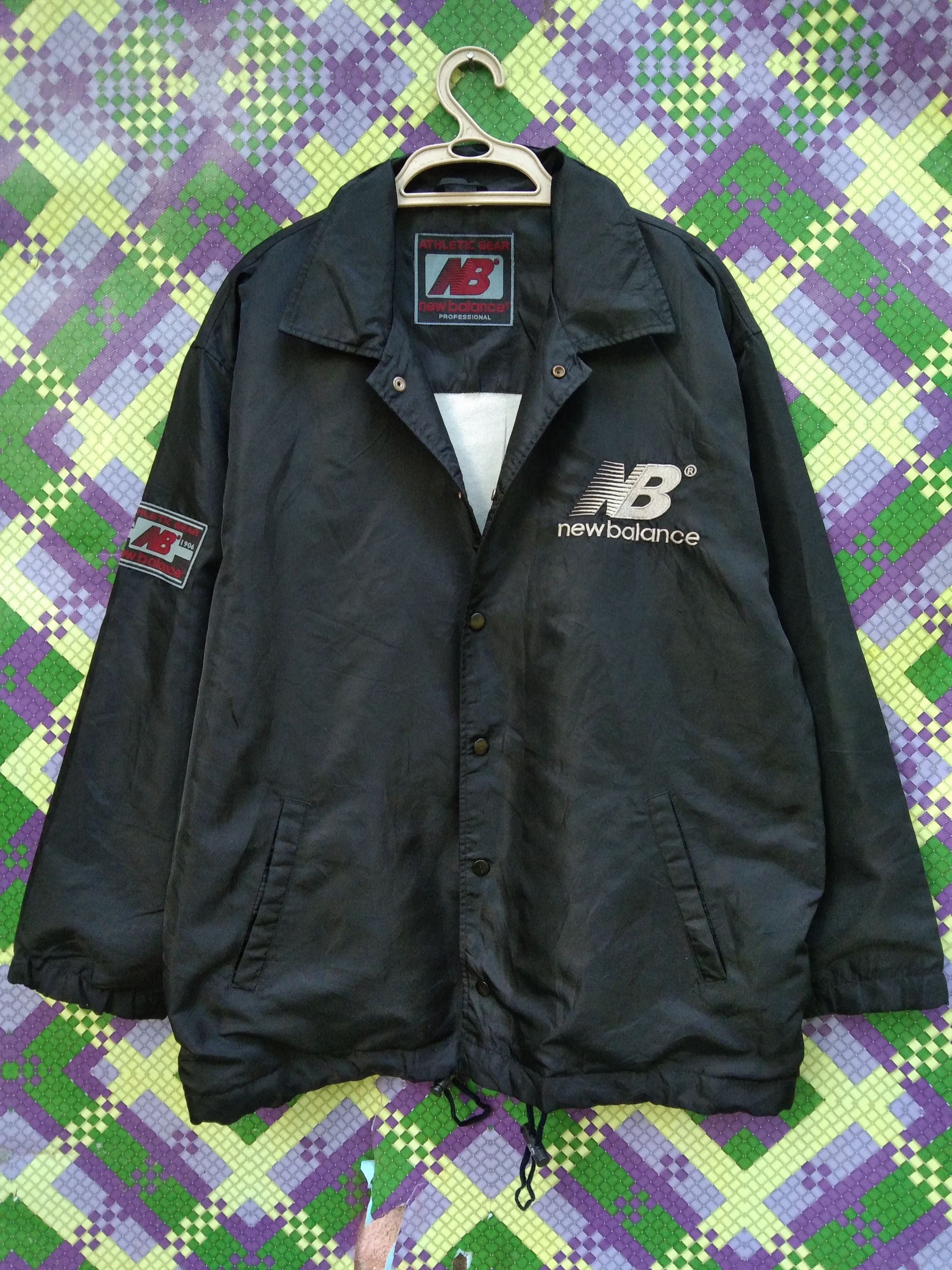 image of New Balance Men's Lightlayers Jacket in Black (Size Large)