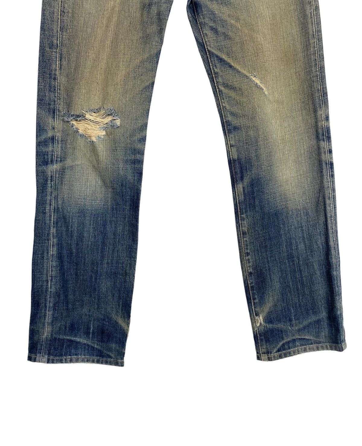Rare‼️ Uniqlo Regular Fit Straight Distressed Jeans