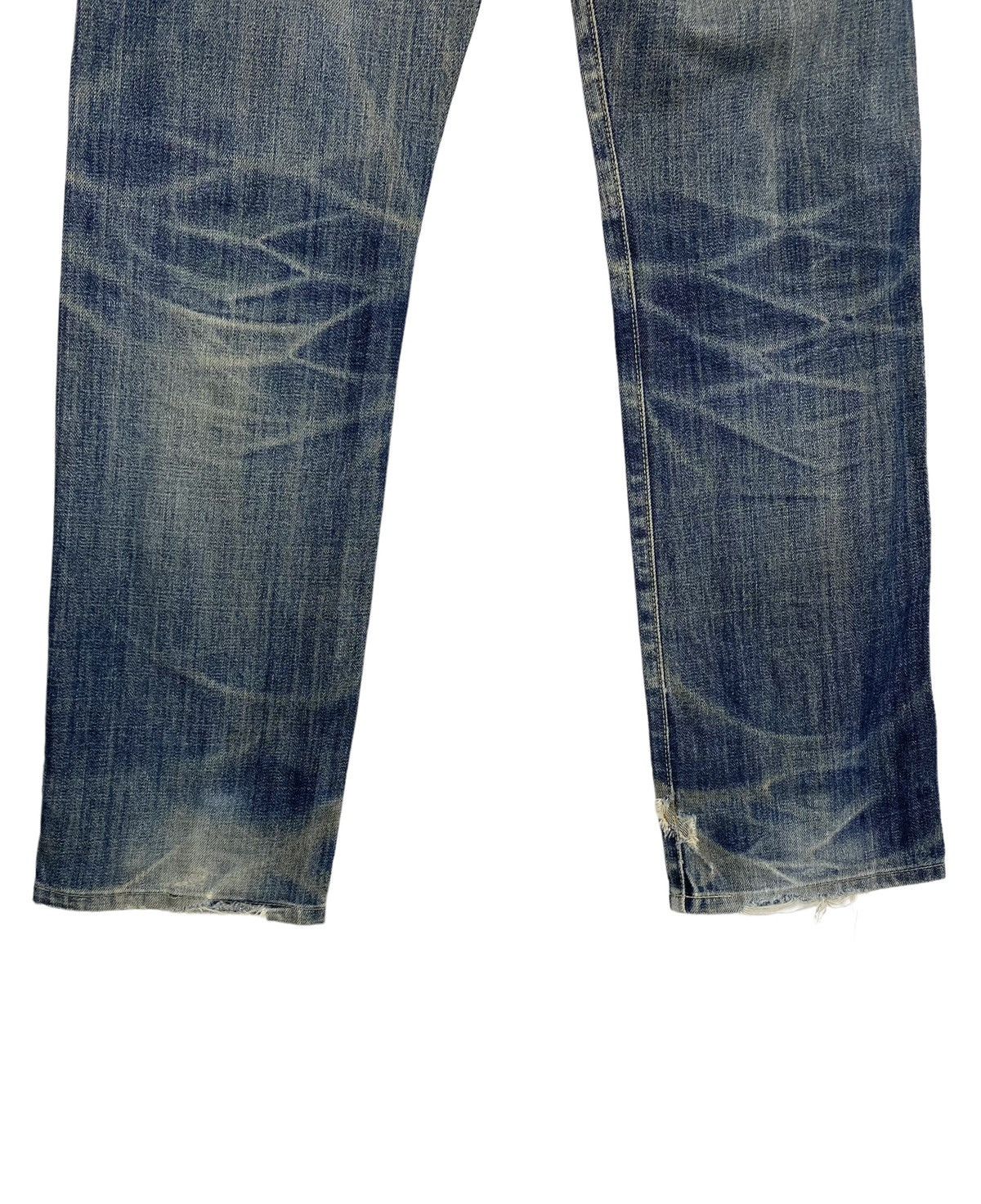 Rare‼️ Uniqlo Regular Fit Straight Distressed Jeans