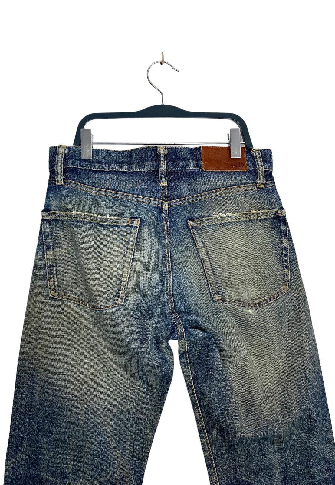 Rare‼️ Uniqlo Regular Fit Straight Distressed Jeans