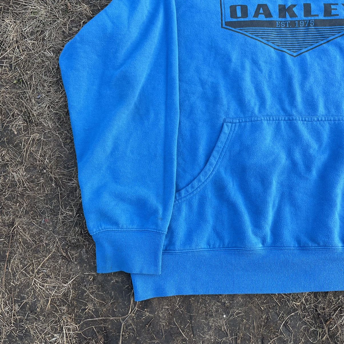 Vintage Vintage Y2K Oakley Faded Logo Hoodie Streetwear Blue Slim L Size US L / EU 52-54 / 3 - 3 Thumbnail